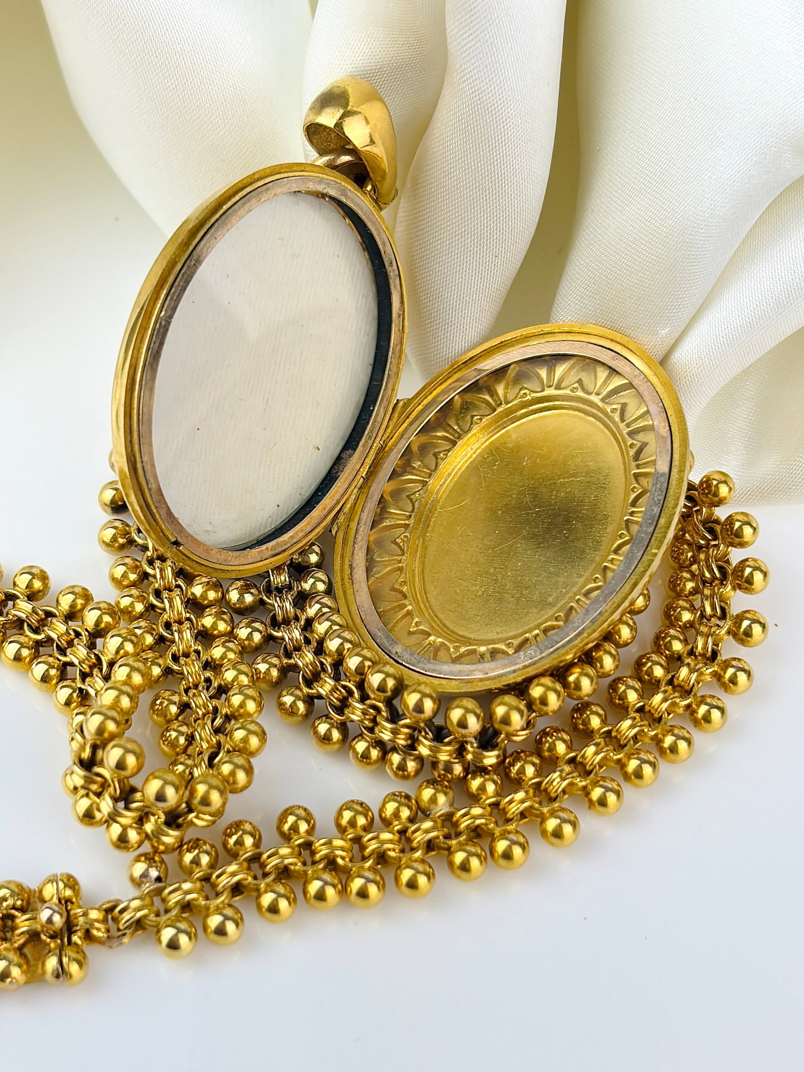 victorian era 18ct yellow gold collar and locket set - 6