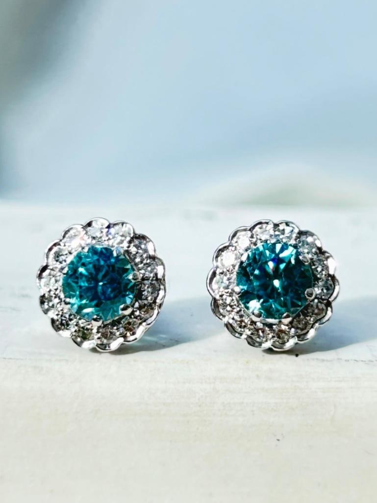 *Art Deco Blue Zircon and Diamond 18 Carat White Gold Cluster Stud Earrings - 7