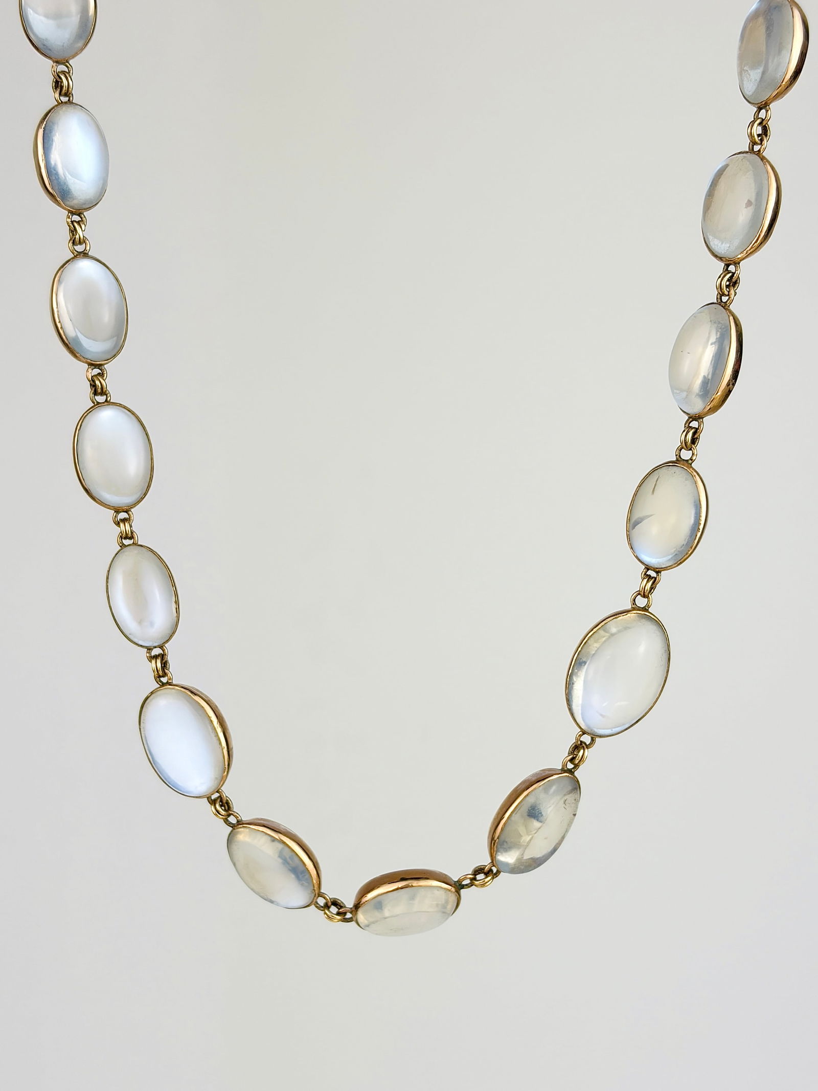 ANTIQUE GOLD CHUNKY CABOCHON MOONSTONE RIVIERE NECKLACE: ANTIQUE GOLD CHUNKY CABOCHON MOONSTONE RIVIERE NECKLACE Show-stopping necklace featuring large cabochon moonstones that shine bright blue hues when faced with the sun! beautiful. 