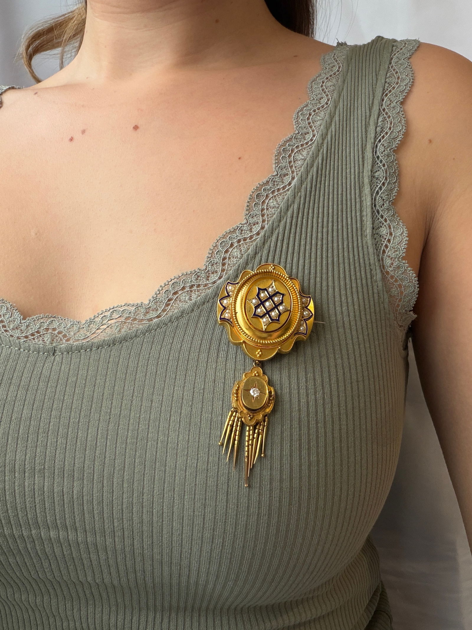 Antique 15ct yellow gold pearl , enamel and diamond fringe earrings and brooch boxed set - 13