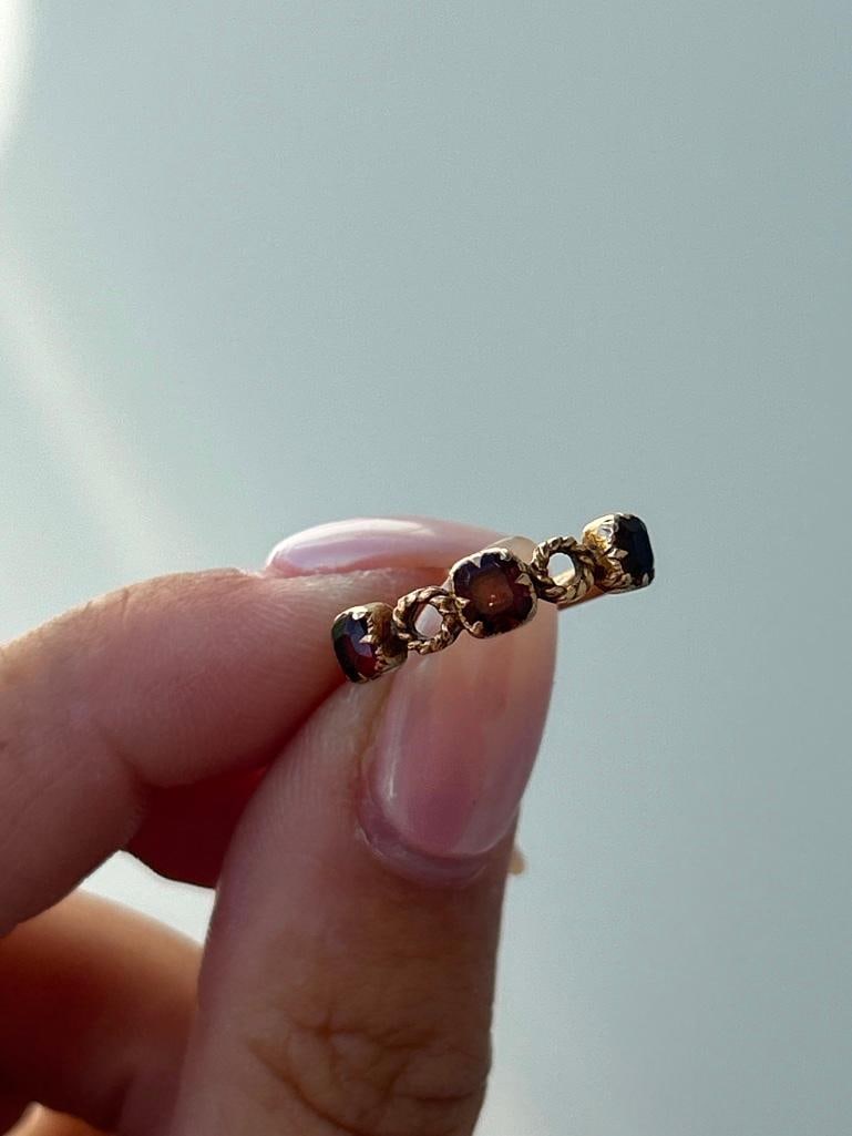Antique 9CT gold Victorian Garnet half hoop Ring - 2
