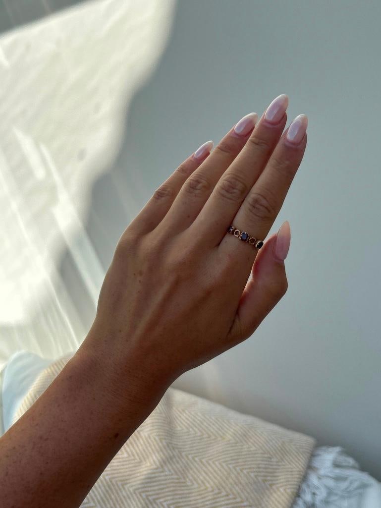 Antique 9CT gold Victorian Garnet half hoop Ring - 4