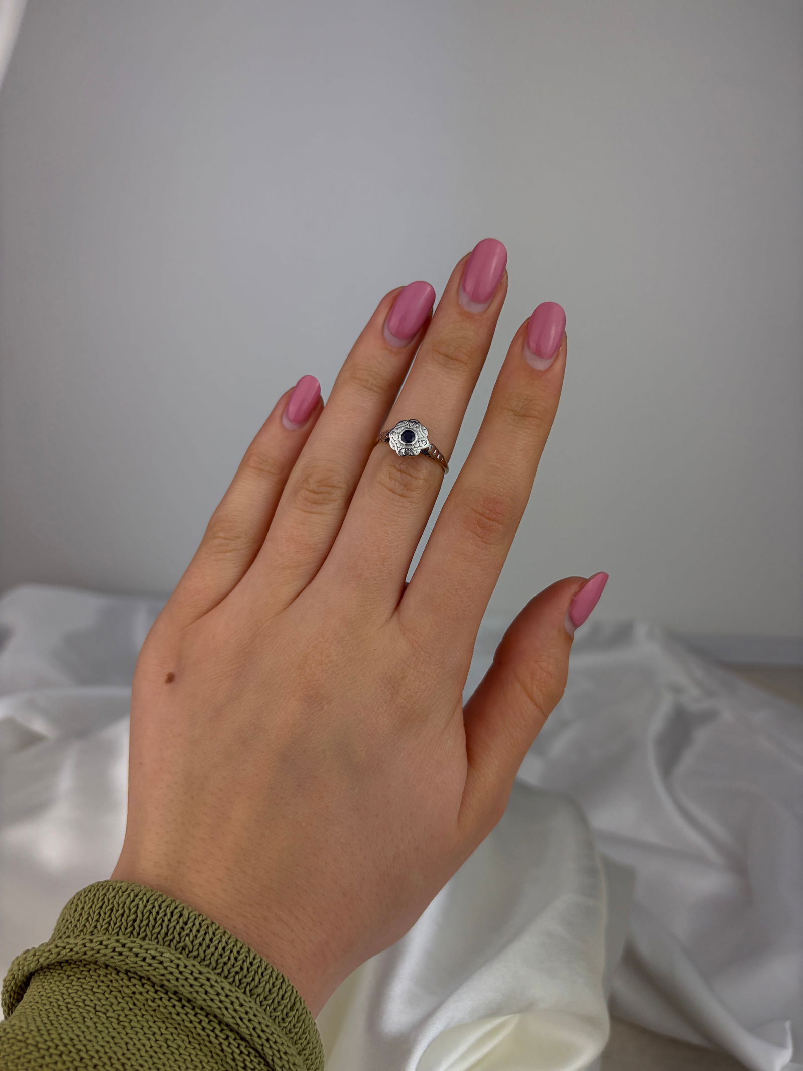 ANTIQUE 18CT GOLD AND PLATINUM SAPPHIRE AND DIAMOND FLOWER CLUSTER RING - 7