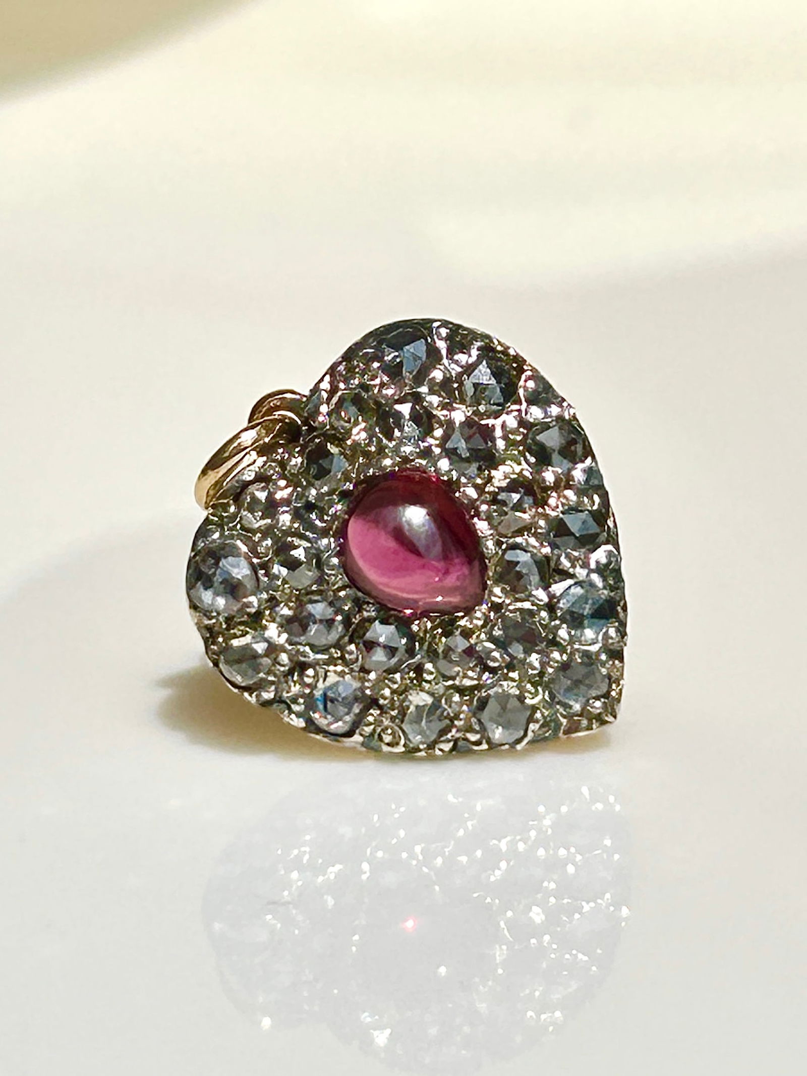 Sweet gold cabochon garnet and diamond encrusted heart pendant: Sweet gold cabochon garnet and diamond encrusted heart pendant Full of detail - bright and sparkling yellow gold open back to draw in the light weight 2.05 g 