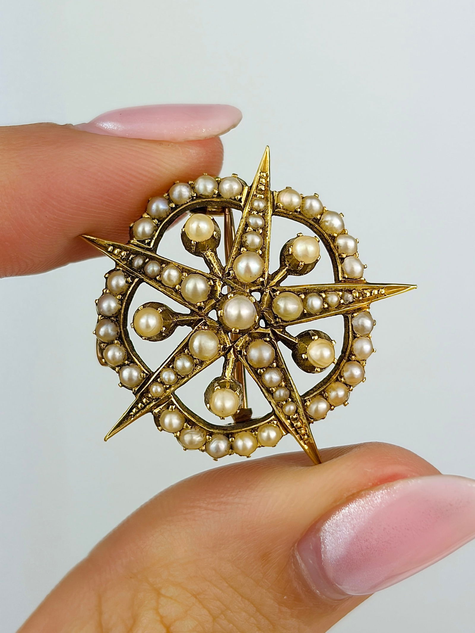 antique 15ct yellow gold pearl starburst pendant / brooch: antique 15ct yellow gold pearl starburst pendant / brooch Lovely plump pearls set in a buttery 15ct yellow gold! amazing star.