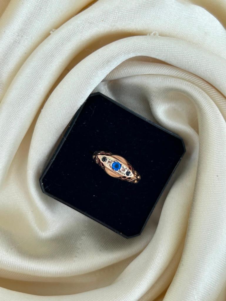 Sweet 9ct Gold Sapphire and Diamond 5 Stone Ring - 4