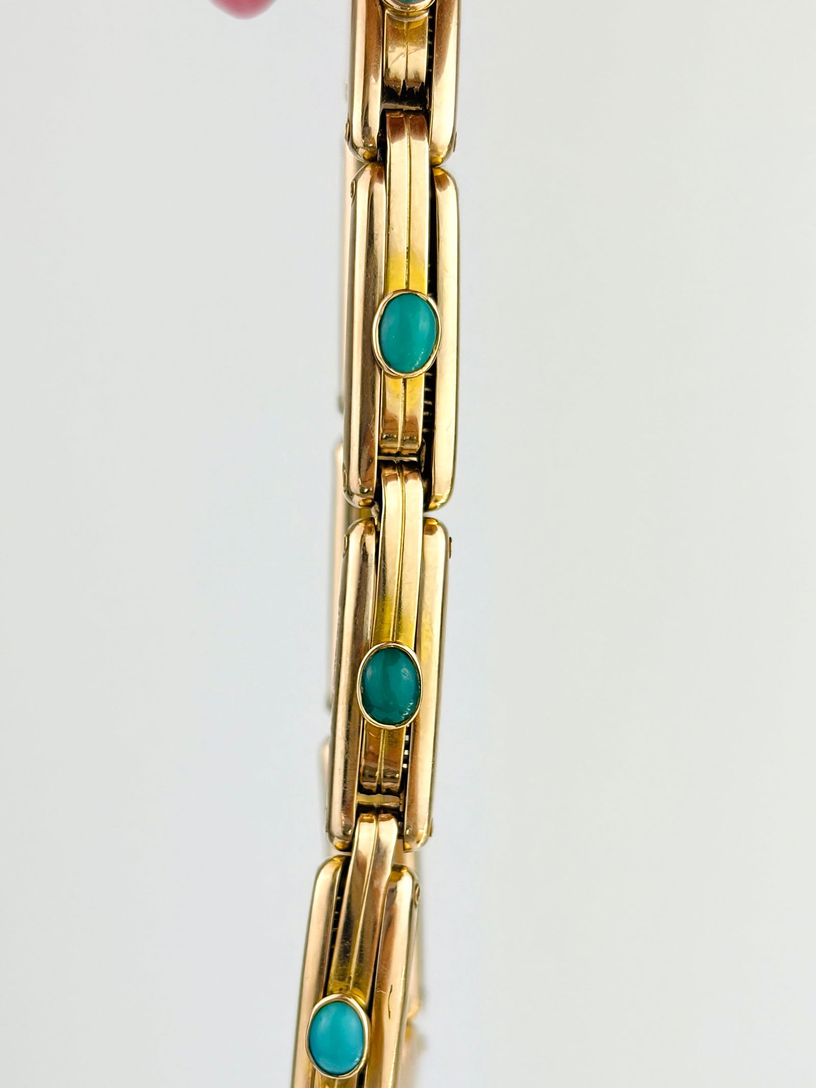 CHUNKY VINTAGE 9CT YELLOW GOLD TURQUOISE BRACELET: CHUNKY VINTAGE 9CT YELLOW GOLD TURQUOISE BRACELET Wonderful bracelet! Links expand out to get on, no clasp Weight: 13.55g Size: Length 16cm, width 5mm Materials: 9ct gold Hallmarks: