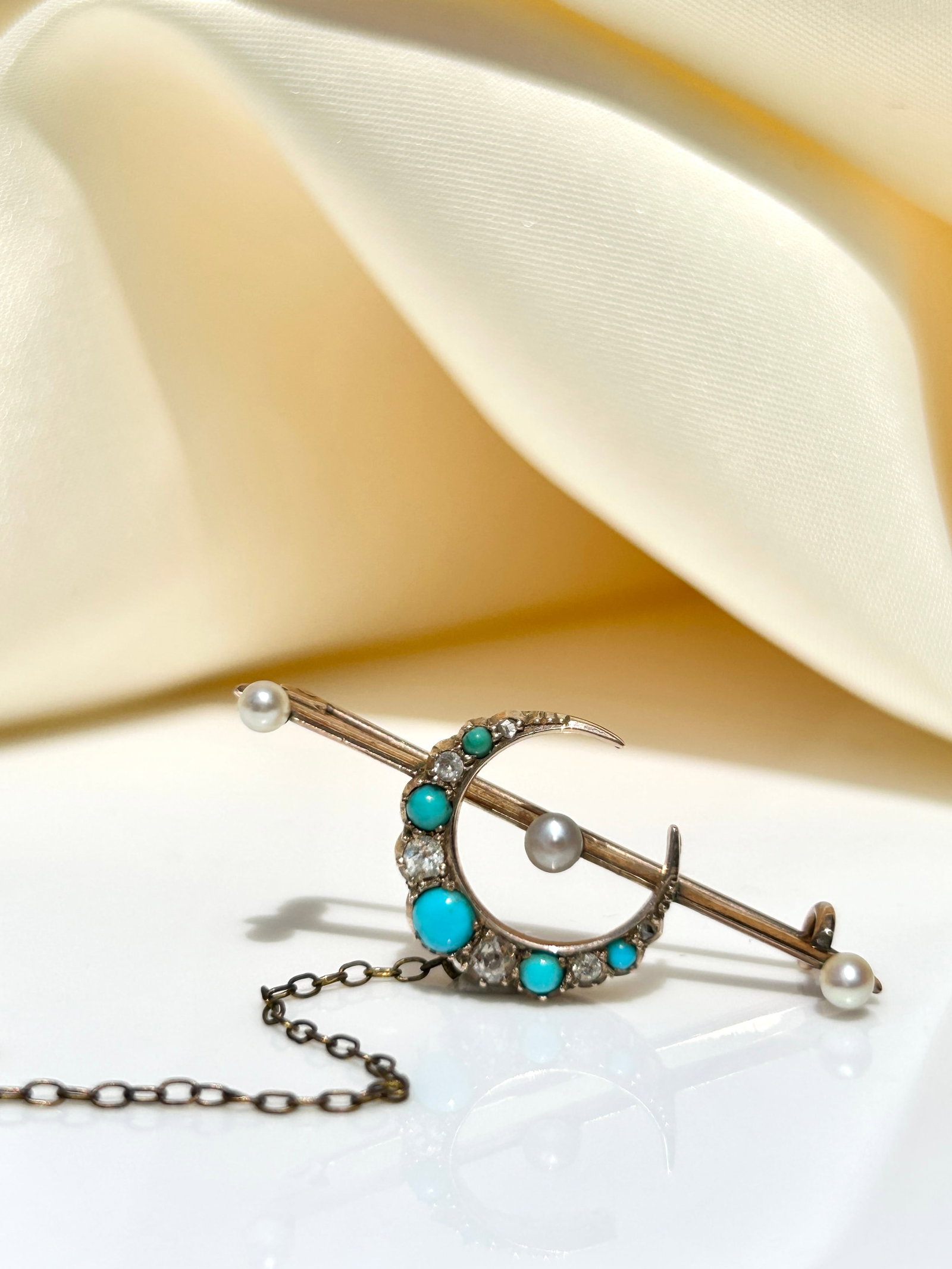 Antique turquoise , diamond and pearl crescent brooch in gold with safety chain - 2