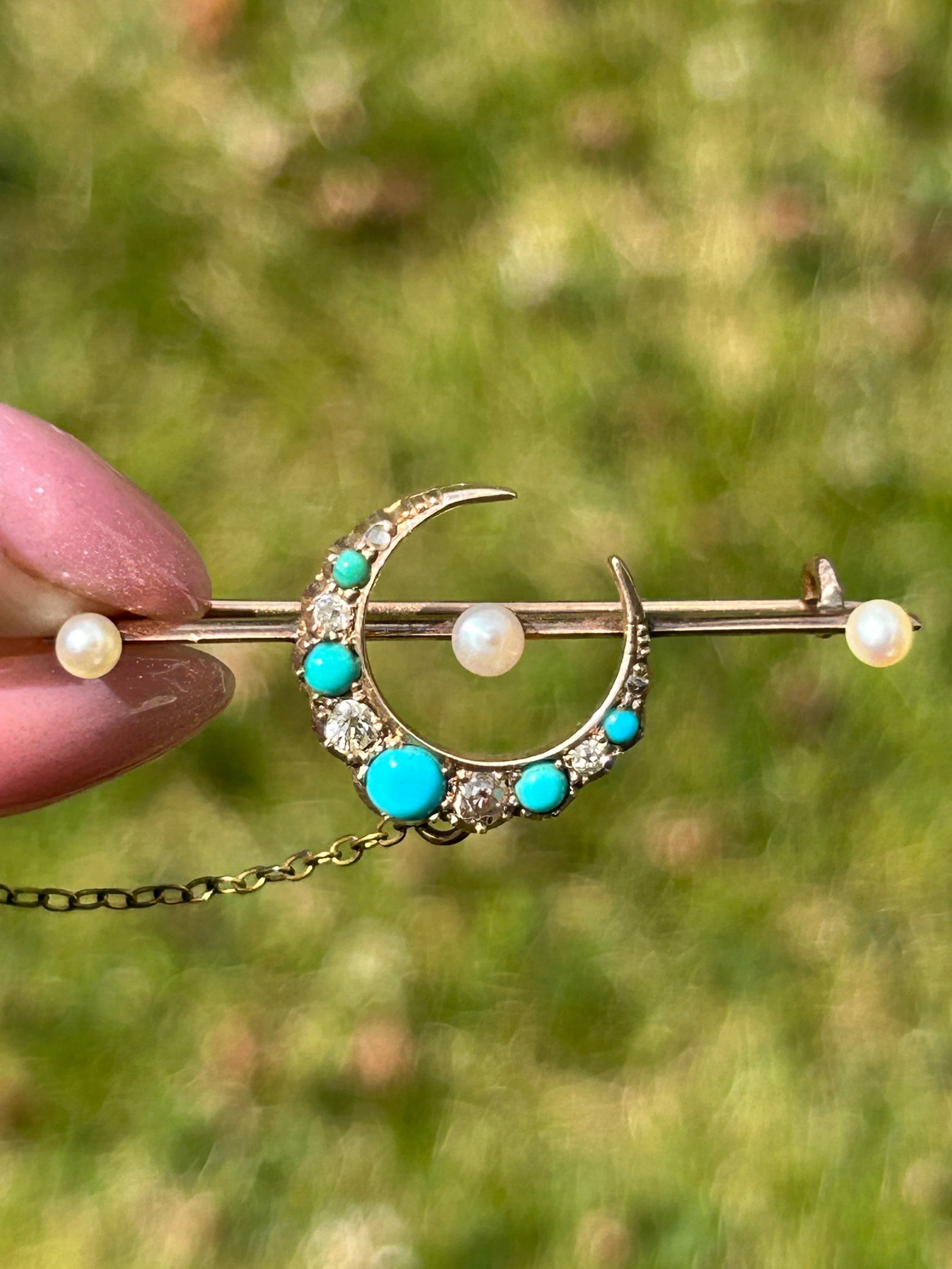 Antique turquoise , diamond and pearl crescent brooch in gold with safety chain - 5