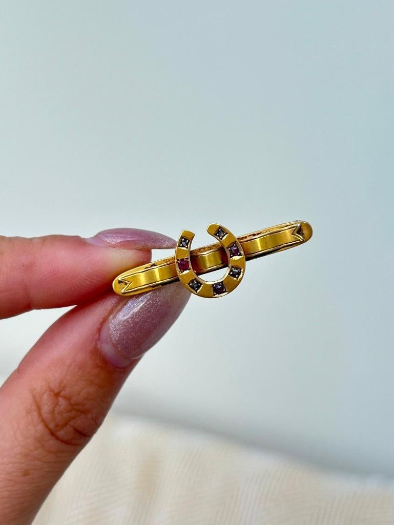 Antique 18ct Yellow Gold Ruby and Diamond Horseshoe Brooch in Antique Box - 3