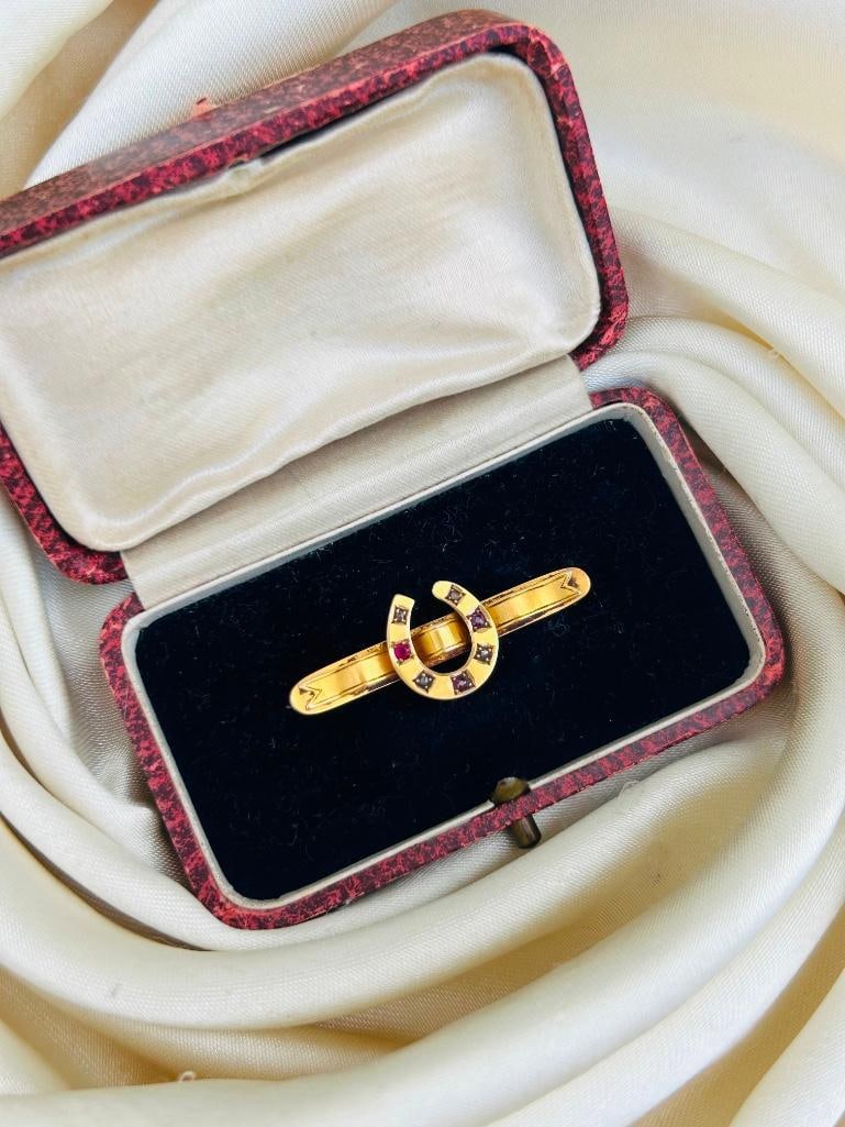 Antique 18ct Yellow Gold Ruby and Diamond Horseshoe Brooch in Antique Box - 7