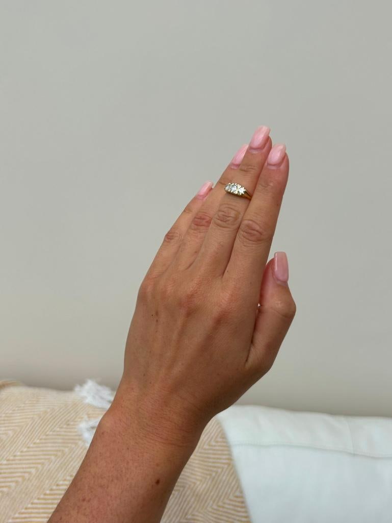 *Chunky Antique 18ct Yellow Gold Diamond 3 Stone Ring Approx 80 points total: Chunky Antique 18ct Yellow Gold Diamond 3 Stone Ring Approx 80 points total amazing bright clean chunky diamond ring measurements Ring Size: J or 51/4 head of ring 5mm x