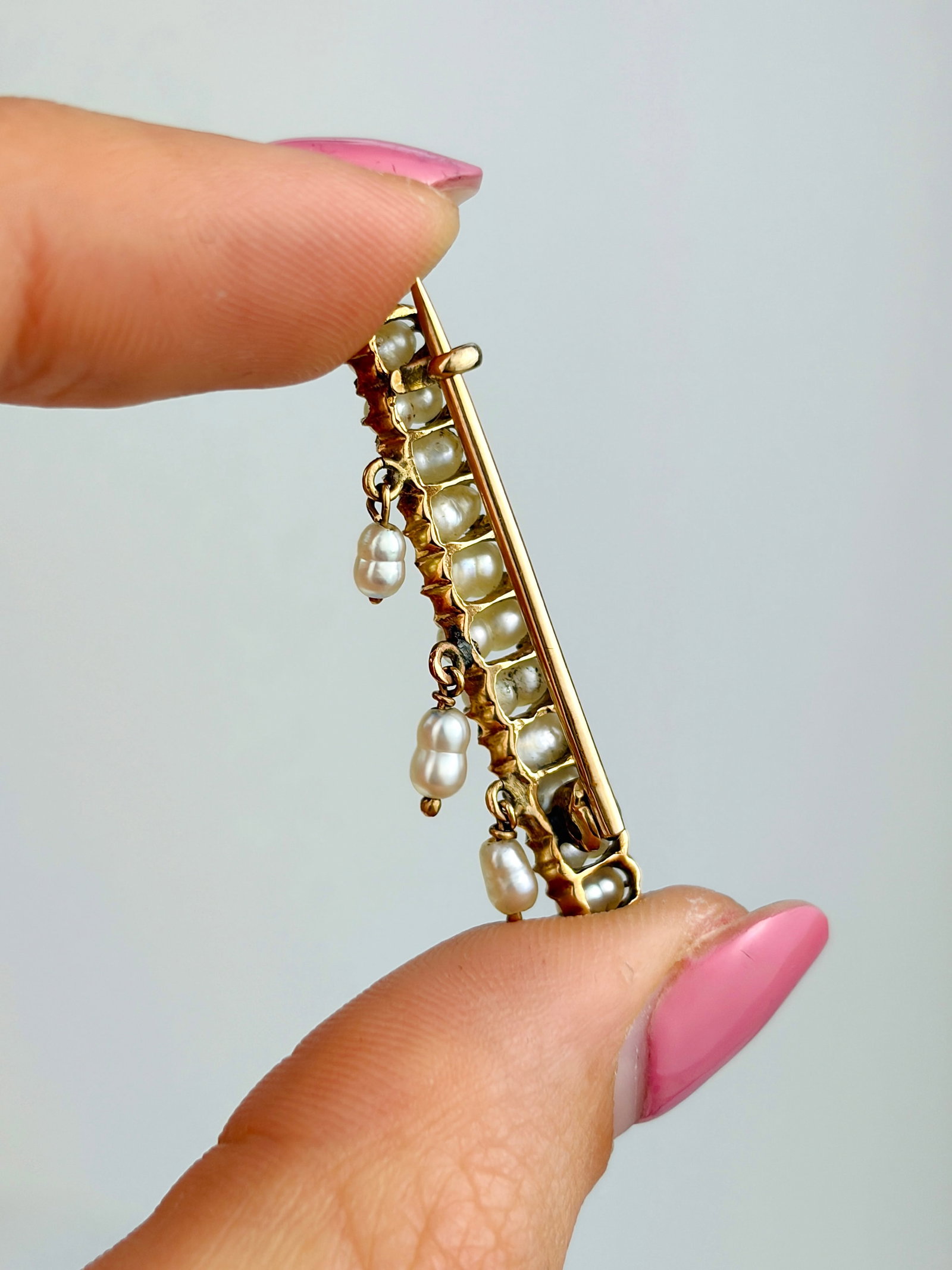 ADORABLE GOLD SEED PEARL DOUBLE ROW AND DROP BAR BROOCH - 3