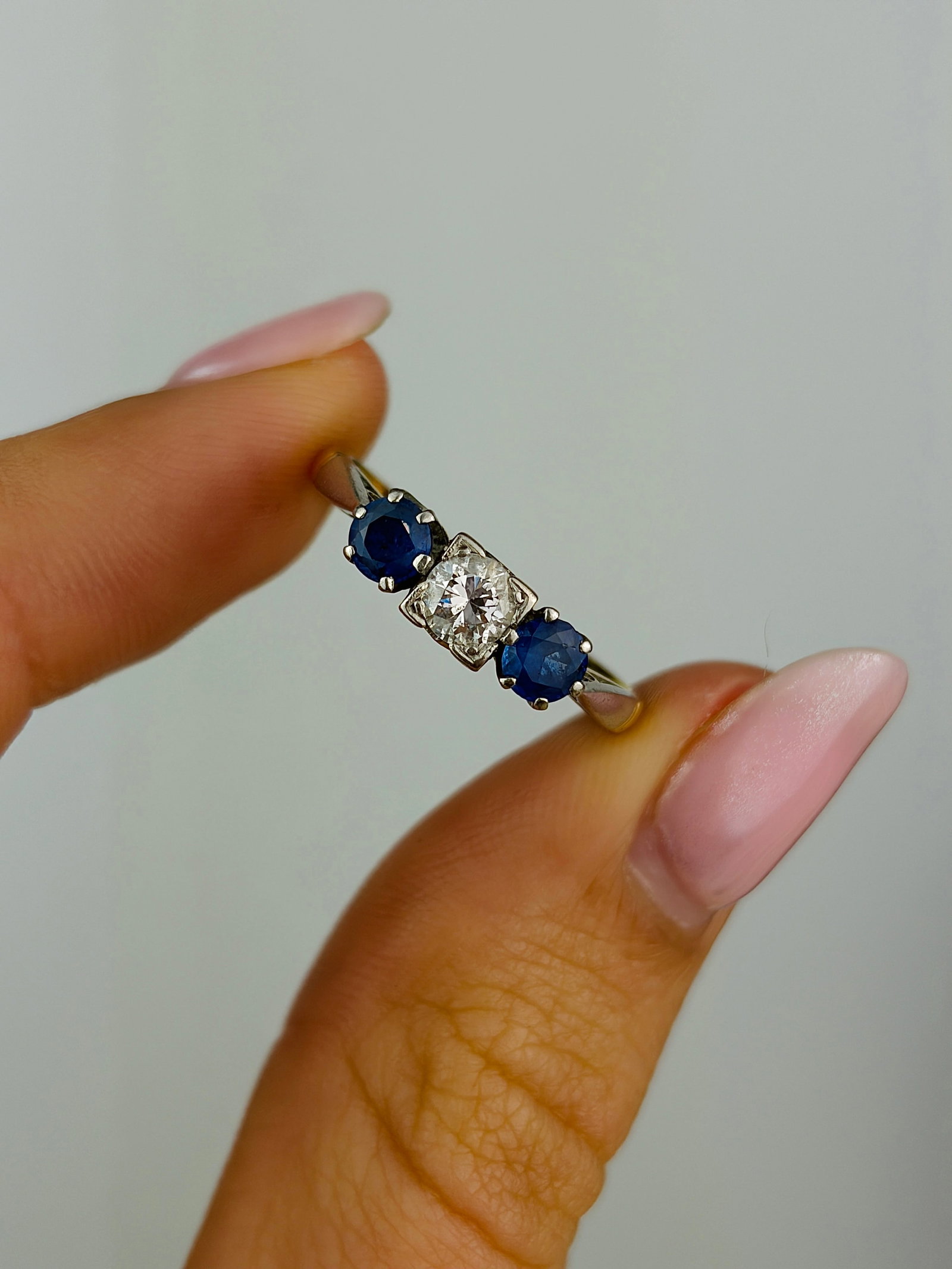 antique art deco era sapphire and diamond 3 stone ring in 18ct yellow gold and platinum - 5