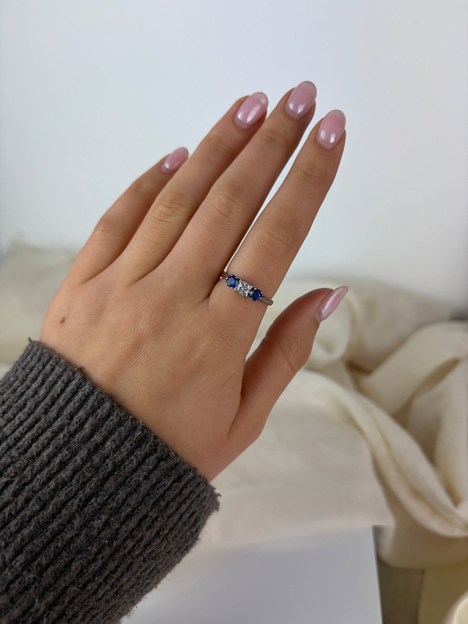 antique art deco era sapphire and diamond 3 stone ring in 18ct yellow gold and platinum - 8