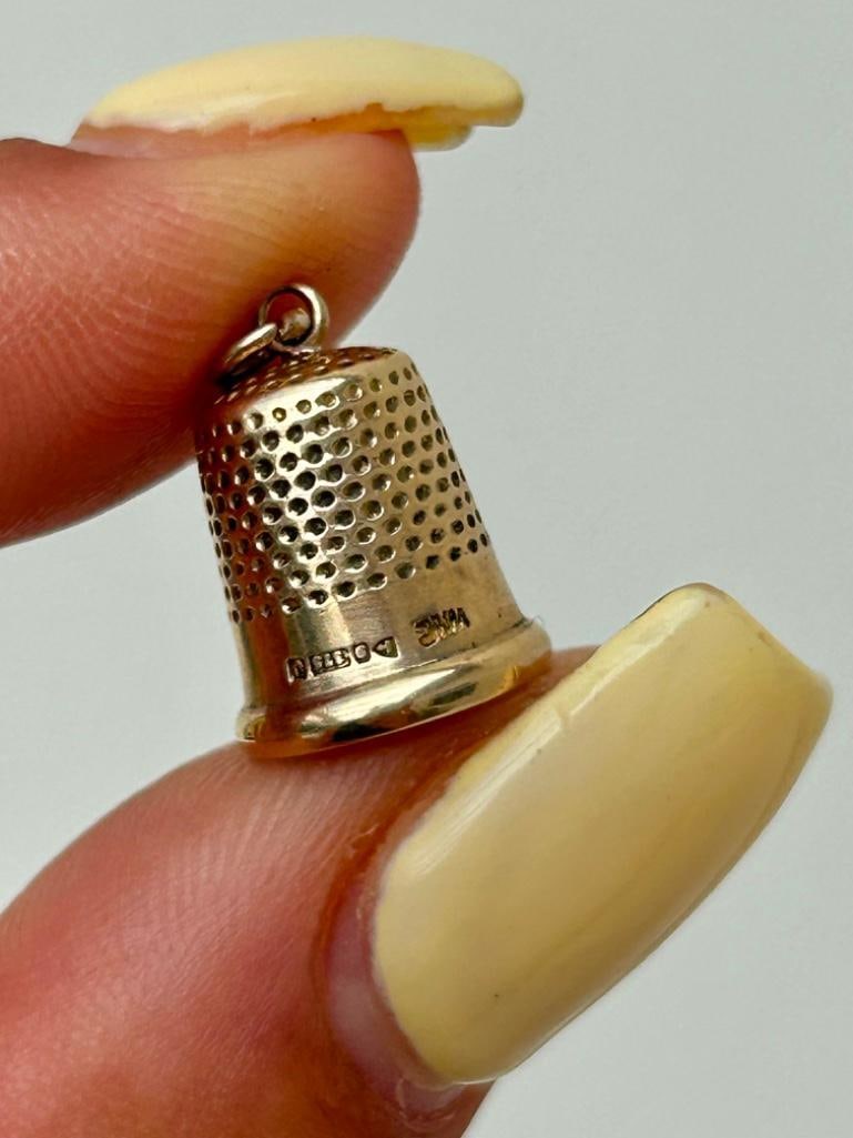 Vintage Thimble Charm / Pendant in 9ct Gold - 2