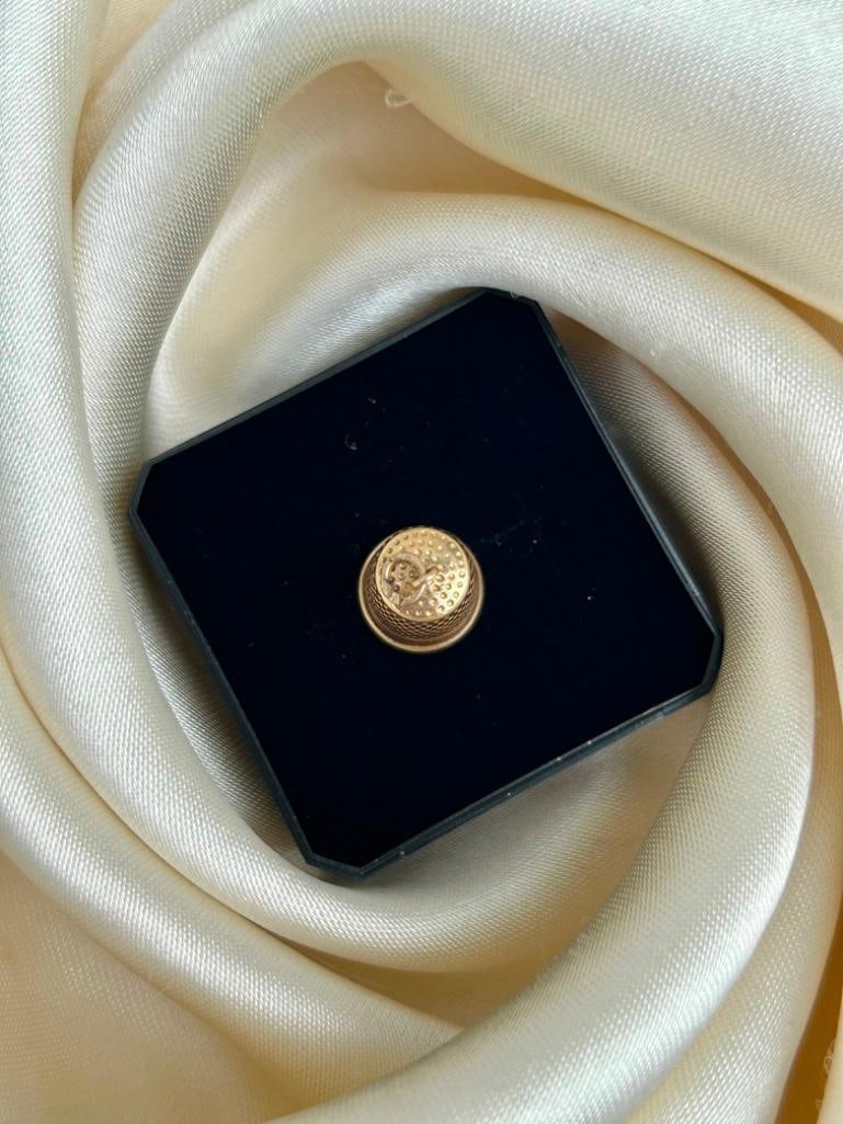 Vintage Thimble Charm / Pendant in 9ct Gold - 4
