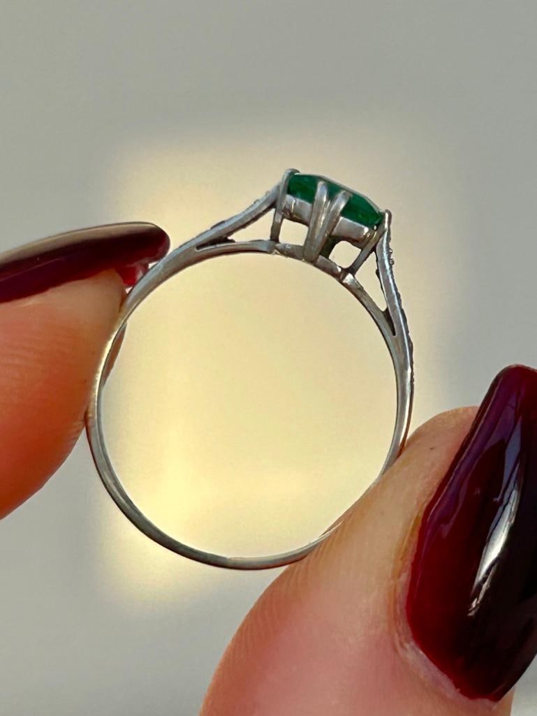 Sweet Emerald and Diamond Ring - 3