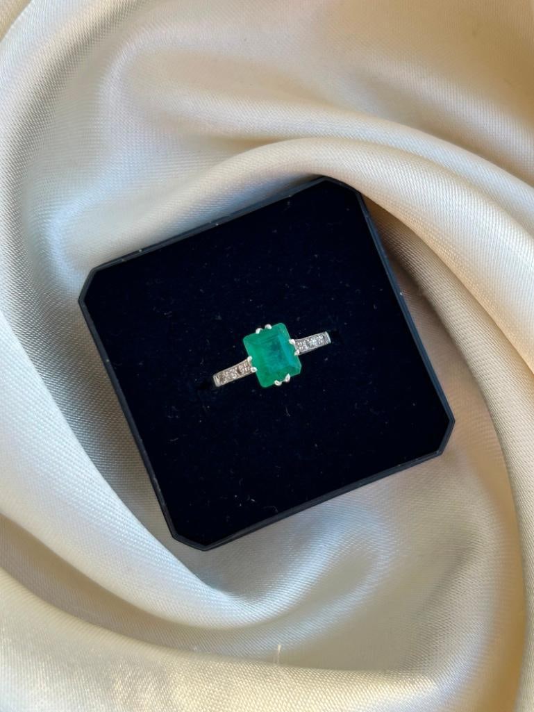 Sweet Emerald and Diamond Ring - 4