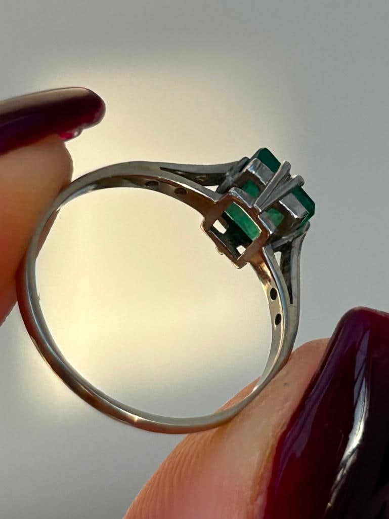 Sweet Emerald and Diamond Ring - 5
