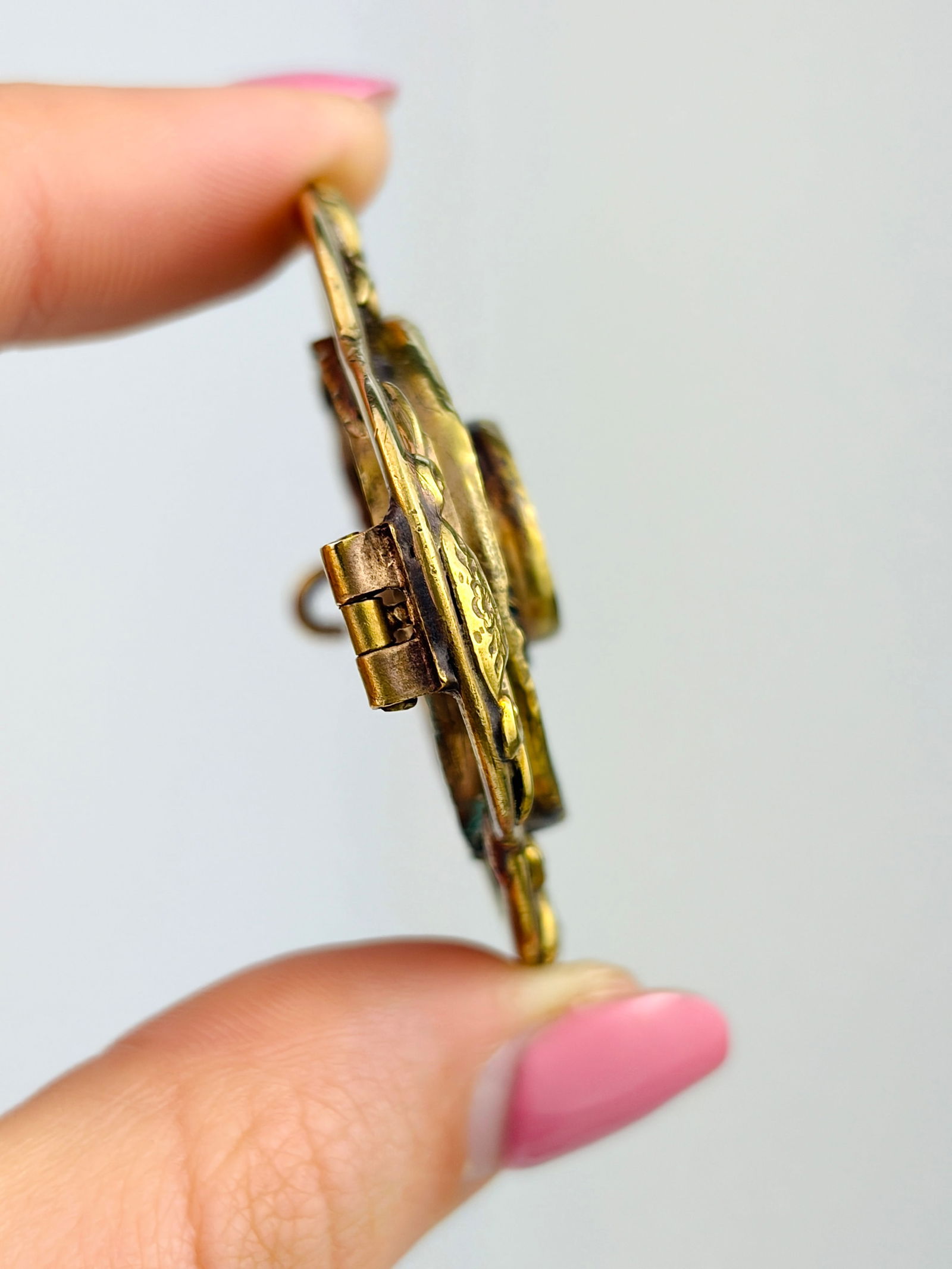 LARGE ANTIQUE JET HAND PAINTED PORTRAIT BROOCH IN GOLD - 2