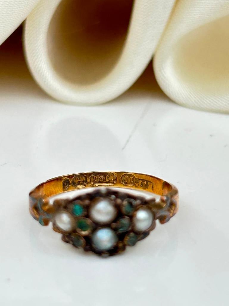 Antique Emerald and Pearl Ring in 15ct Yellow Gold - 4