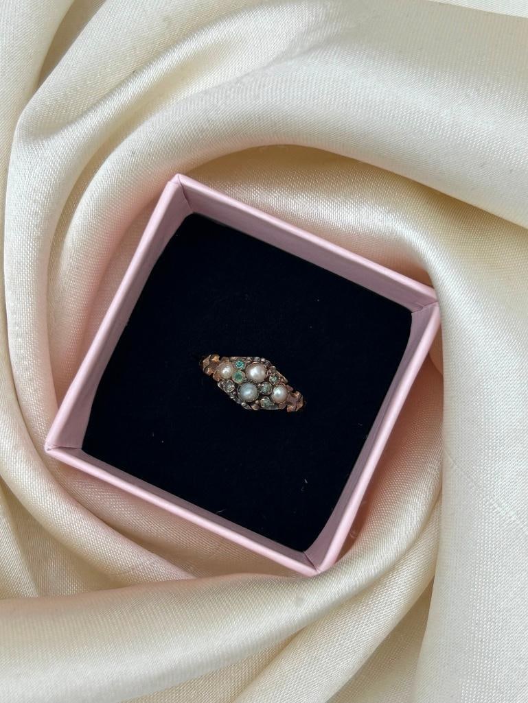 Antique Emerald and Pearl Ring in 15ct Yellow Gold - 6