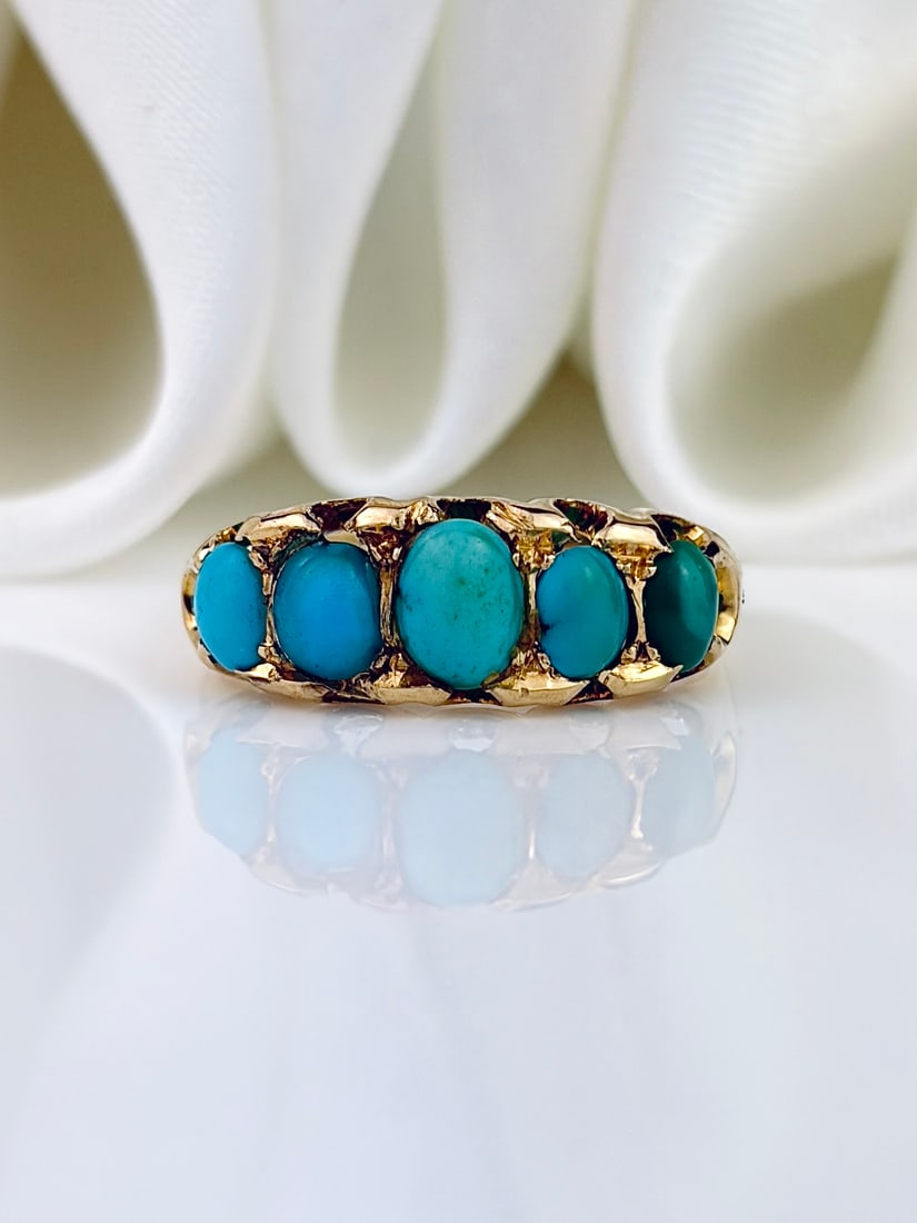 ANTIQUE 18CT YELLOW GOLD TURQUOISE 5 STONE RING: ANTIQUE 18CT YELLOW GOLD TURQUOISE 5 STONE RING Stunning ring! Weight: 2.4g Size: UK K, US 5.5, Width 6mm, height off finger 3mm Materials: 18ct gold Hallmarks: 18ct,