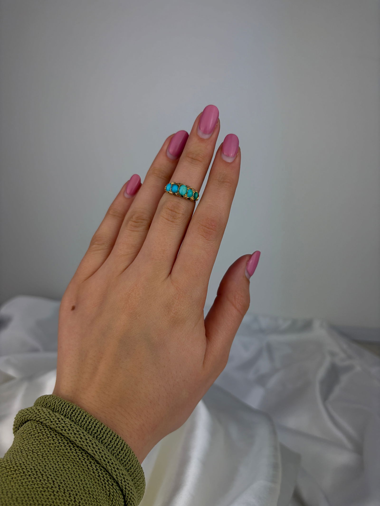 ANTIQUE 18CT YELLOW GOLD TURQUOISE 5 STONE RING - 7