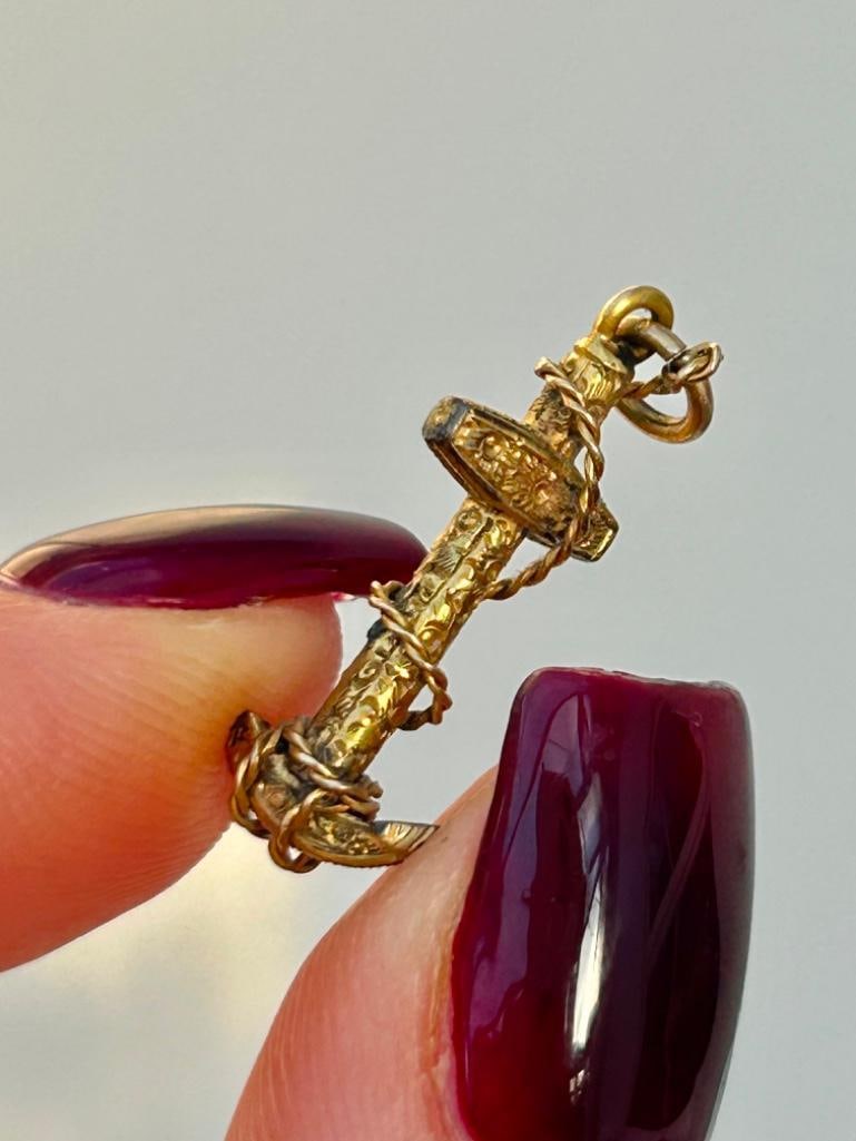 Antique Ornate Gold Anchor Charm / Pendant: Antique Ornate Gold Anchor Charm / Pendant charming engraved anchor!! measurements size 22mm x 8mm weight 1.24g materials gold 