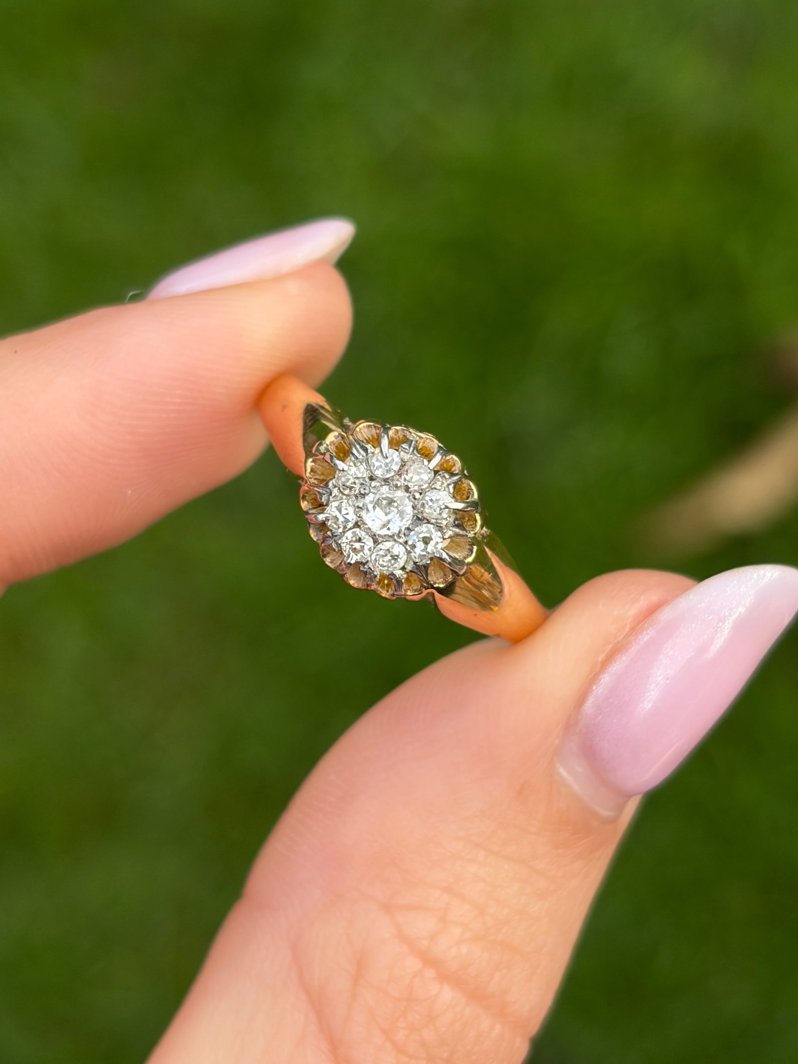 Antique 18ct yellow gold diamond cluster ring with inscription - 11