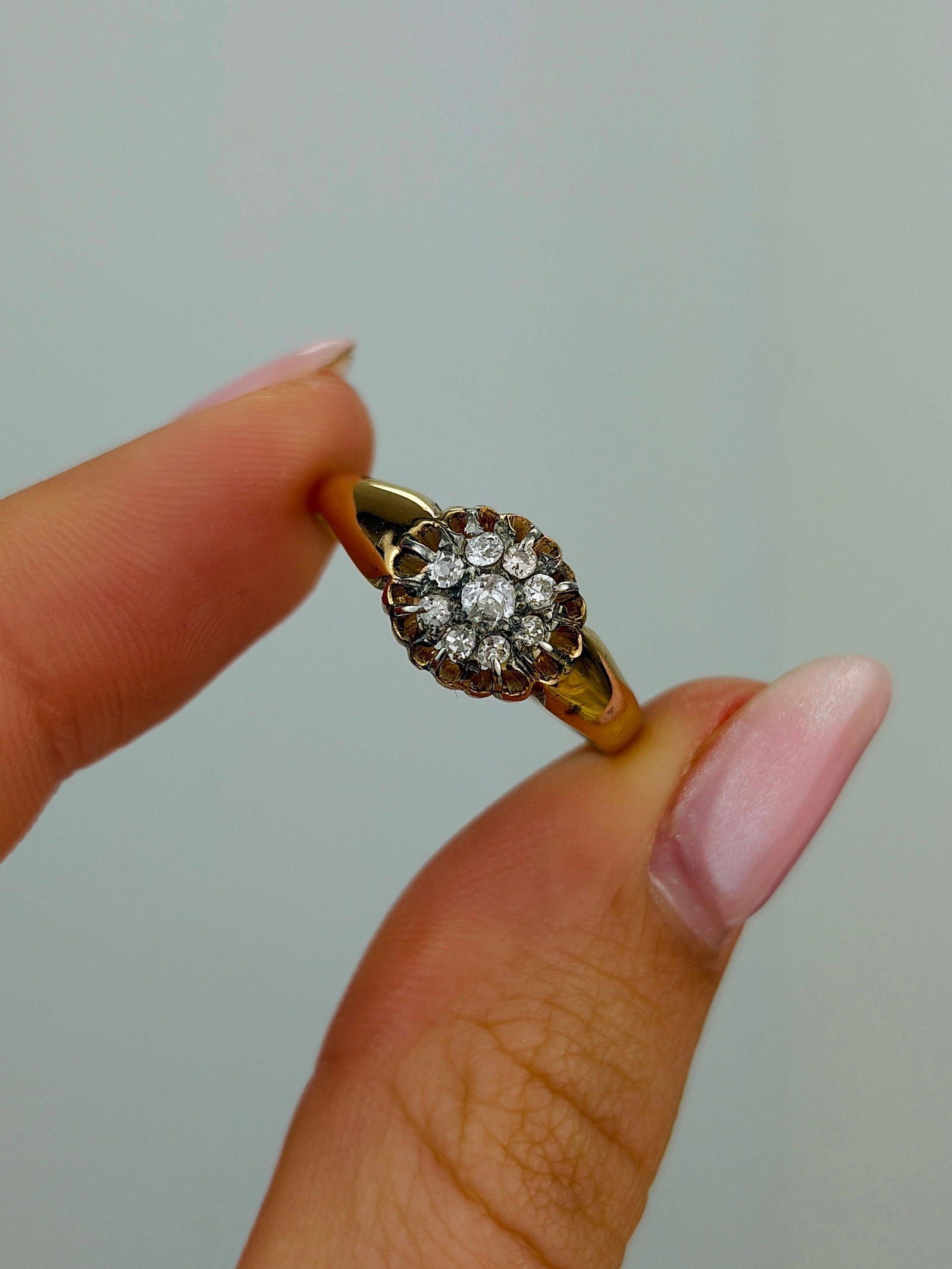 Antique 18ct yellow gold diamond cluster ring with inscription - 6