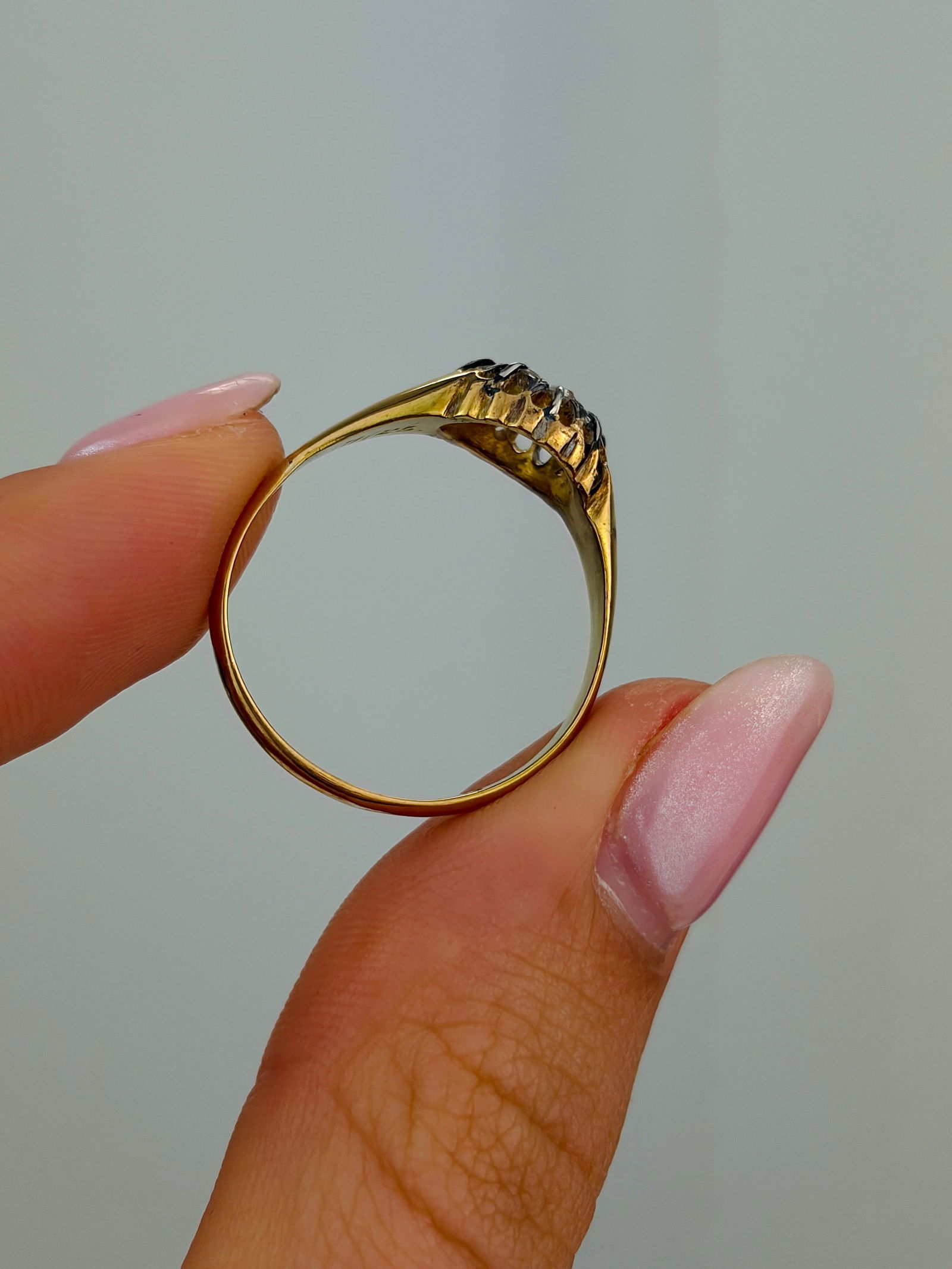 Antique 18ct yellow gold diamond cluster ring with inscription - 7