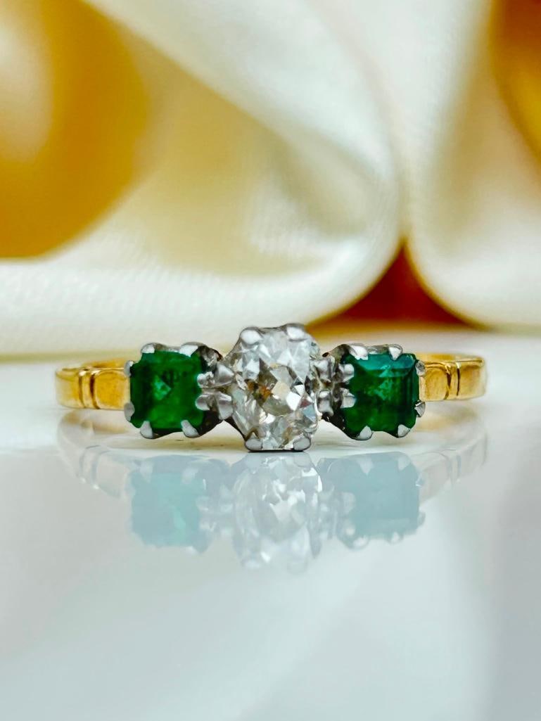 Antique 18ct yellow gold emerald and diamond 3 stone ring: Antique 18ct yellow gold emerald and diamond 3 stone ring sweet emerald ring measurements size UK S US 91/2 head of ring 13mm x 5mm weight 3.28g materials 18ct yellow go