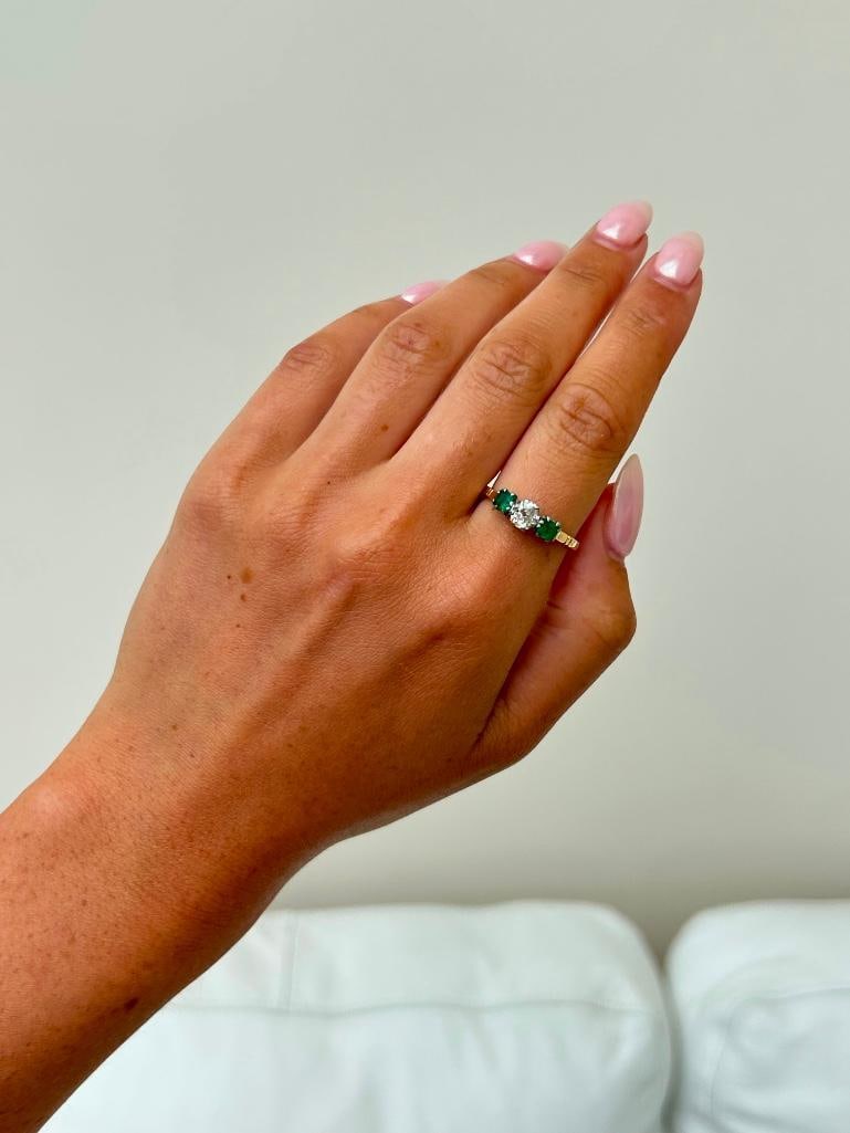 Antique 18ct yellow gold emerald and diamond 3 stone ring - 3