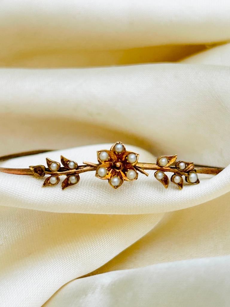 Antique Gold Pearl Bangle Bracelet: Antique Gold Pearl Bangle Bracelet prettiest pearl flower bangle Measurements: inner diameter 50mm x 40mm width 4mm weight 5.22g Materials: gold