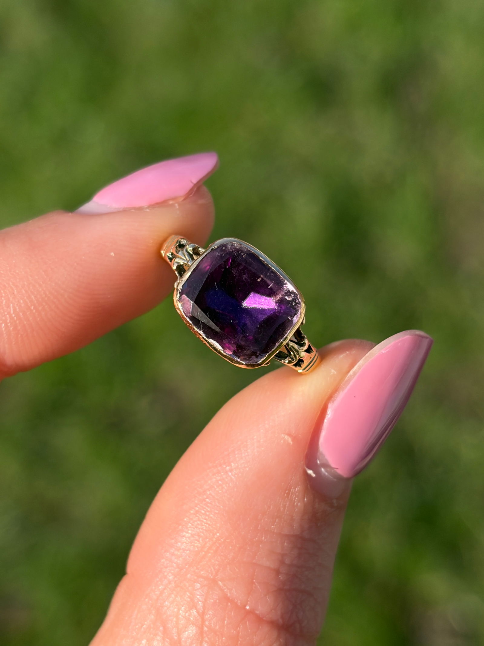 ANTIQUE GEORGIAN ERA 18CT GOLD FOILED BACK AMETHYST RING - 4