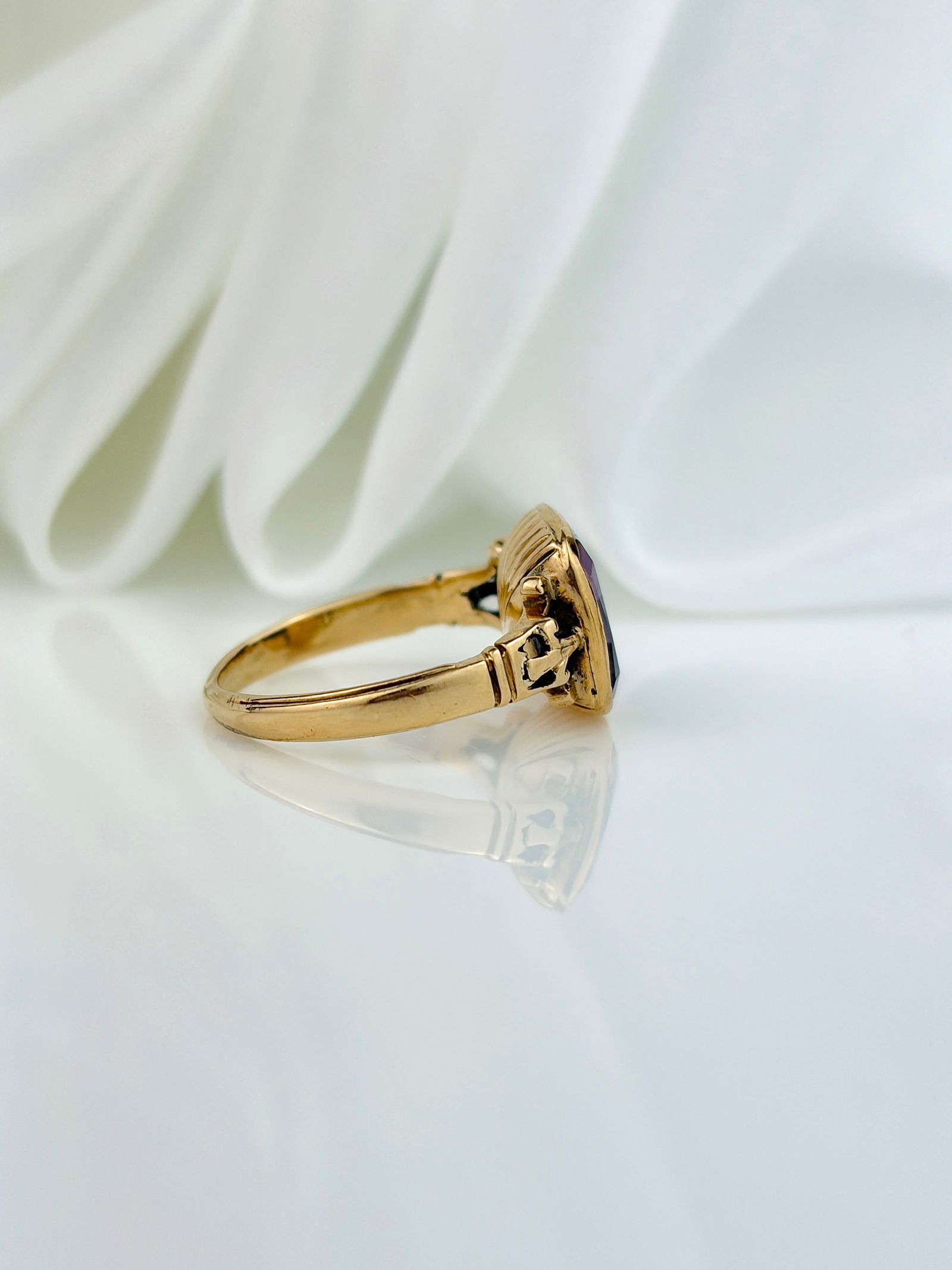 ANTIQUE GEORGIAN ERA 18CT GOLD FOILED BACK AMETHYST RING - 5