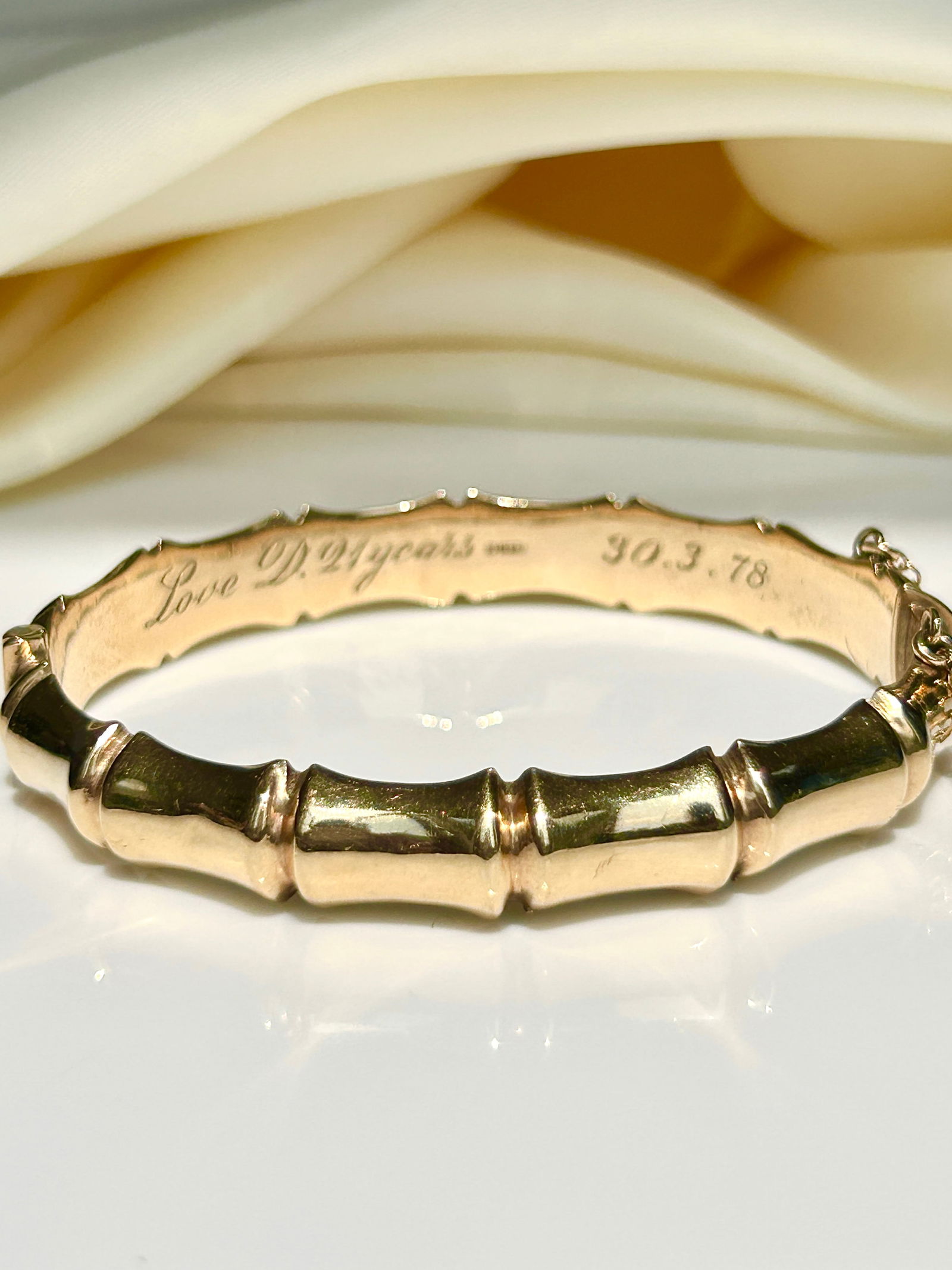 Vintage 9ct gold bamboo effect bangle / bracelet with safety chain c.1975 - 4