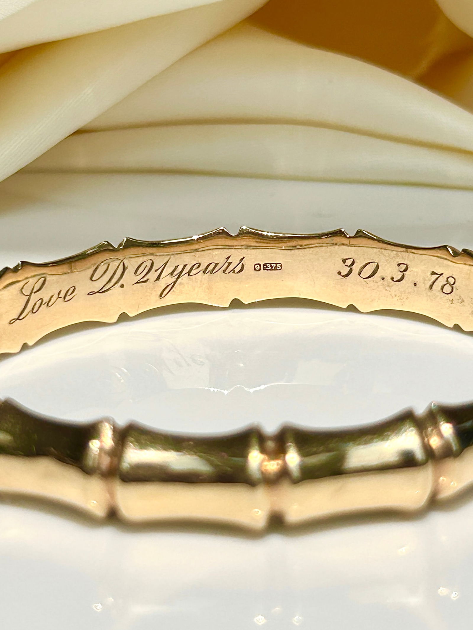 Vintage 9ct gold bamboo effect bangle / bracelet with safety chain c.1975 - 5