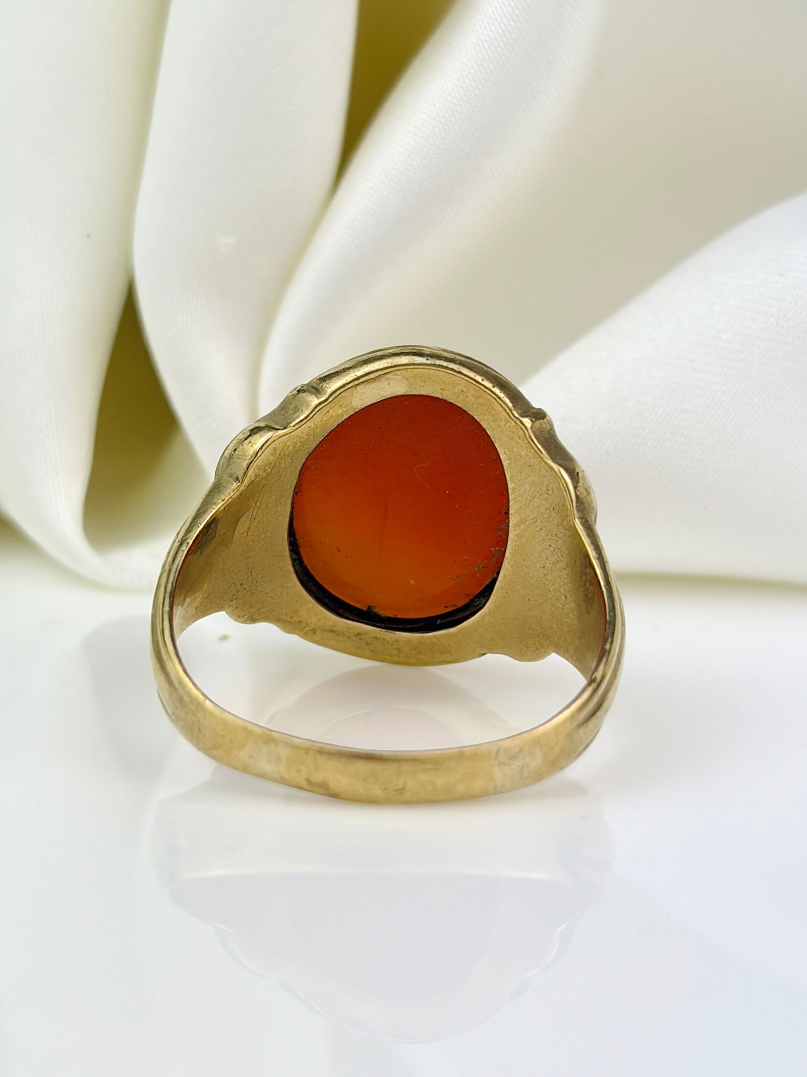 Chunky 8ct yellow gold signet ring - 3