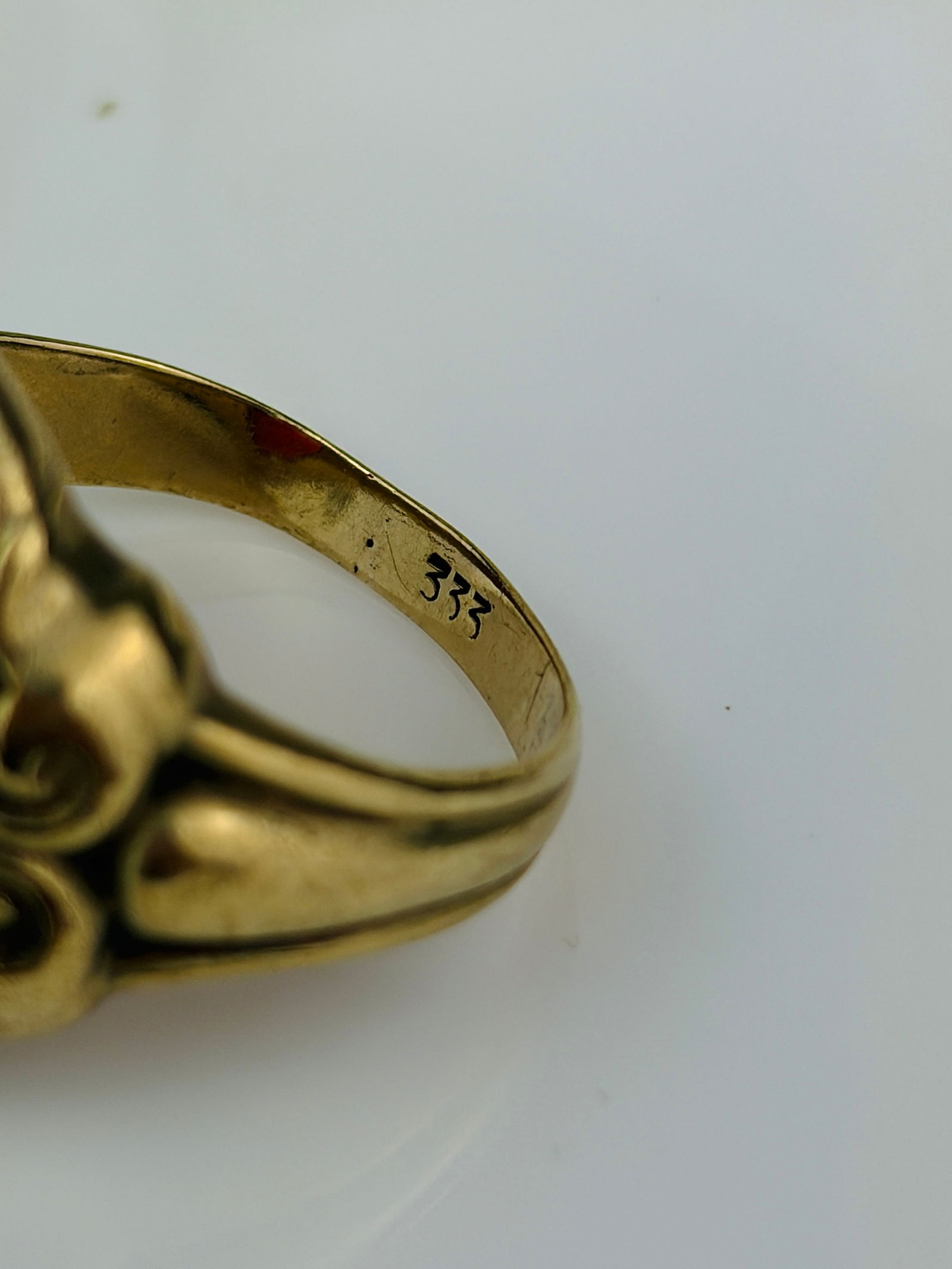 Chunky 8ct yellow gold signet ring - 4