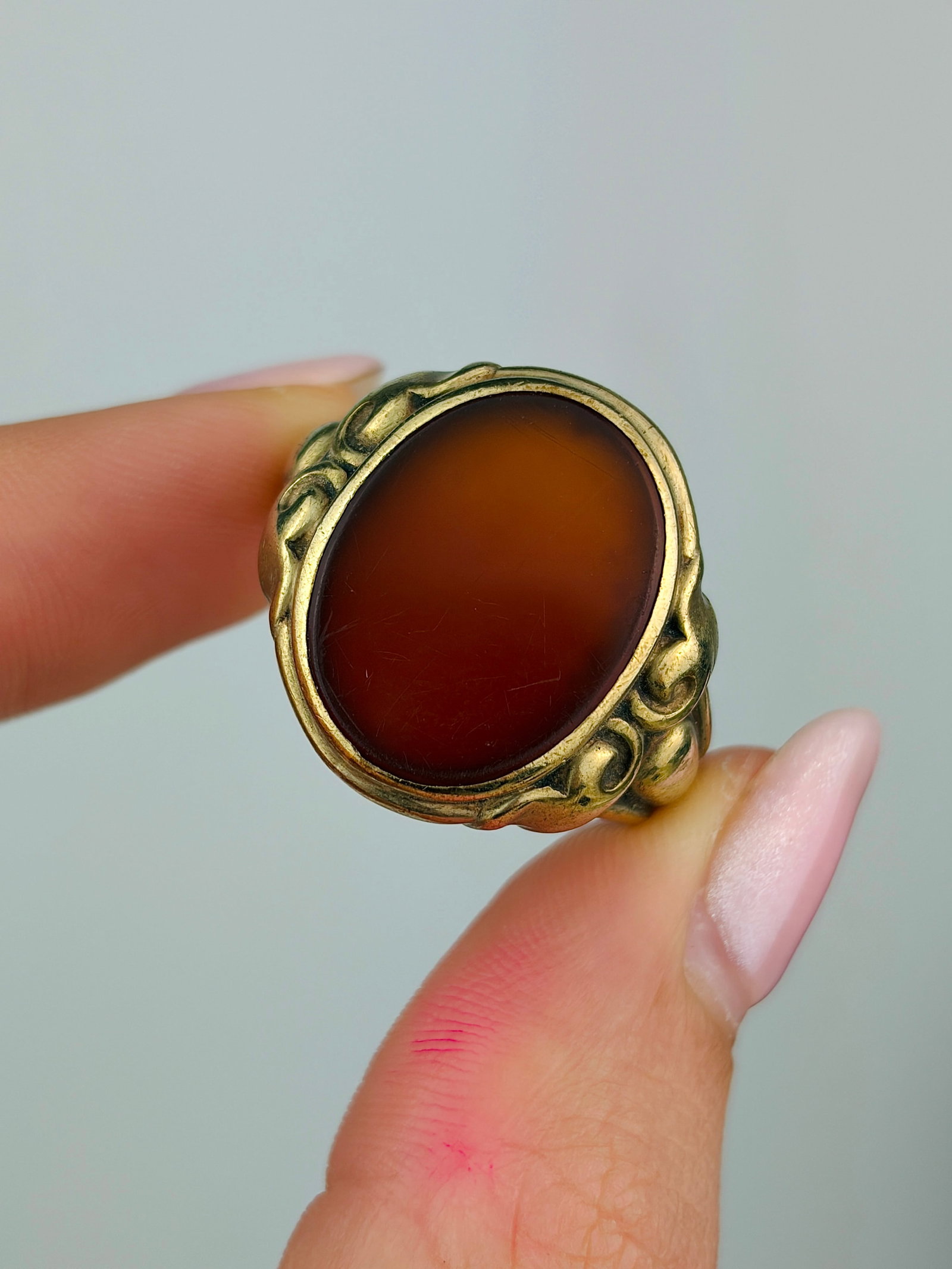 Chunky 8ct yellow gold signet ring - 5