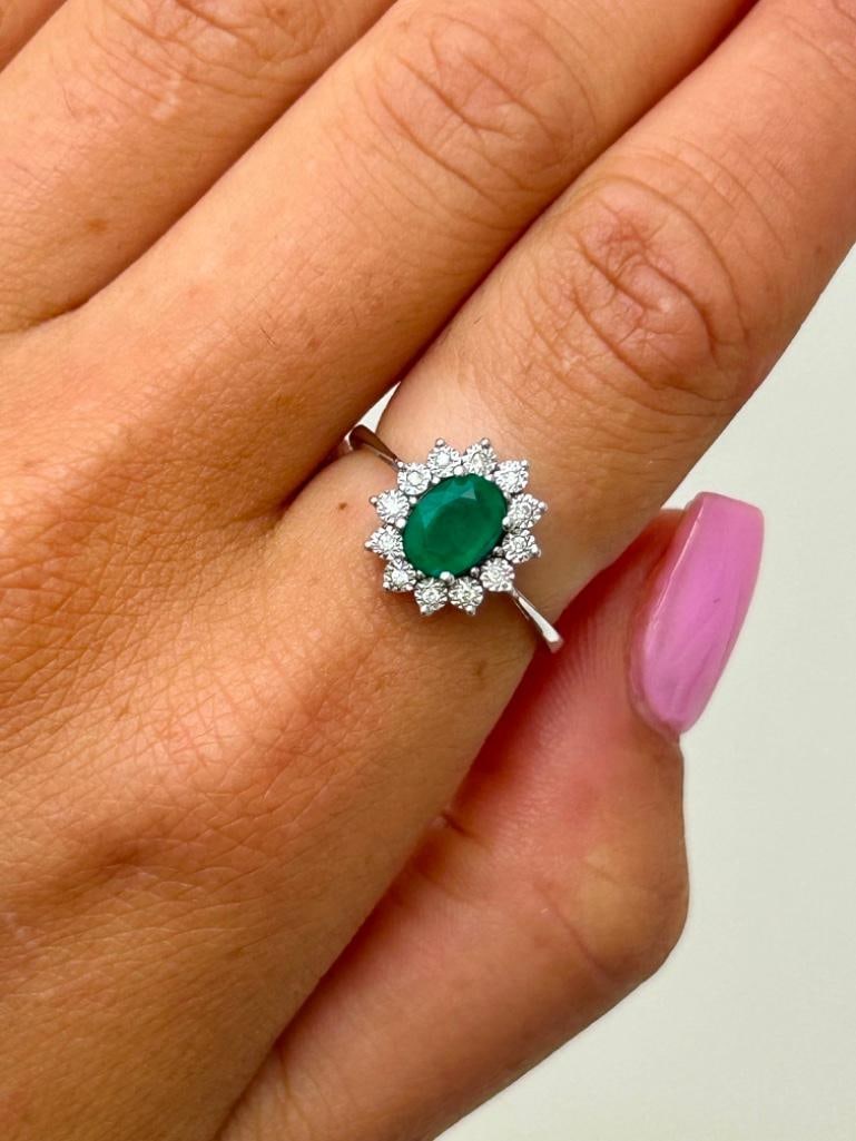 18ct White Gold Emerald and Diamond Cluster Ring - 2