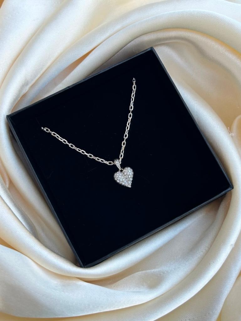 18ct Gold Diamond Heart on 18ct Gold Chain - 3