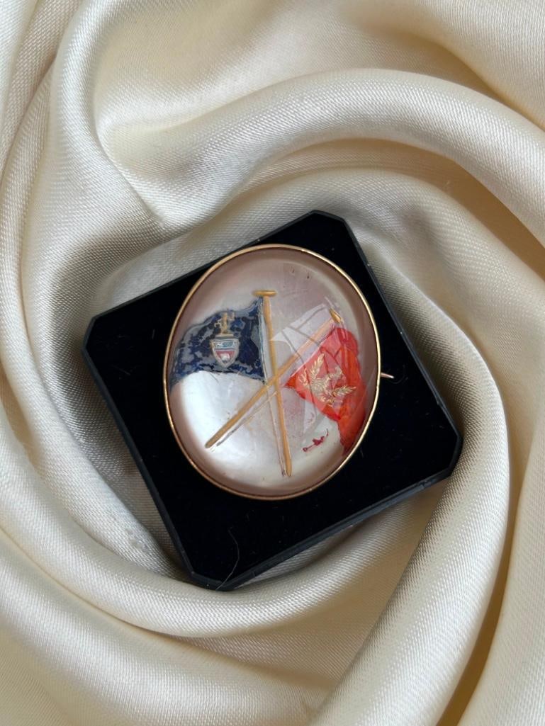 Antique Gold Large Essex Flags Brooch - 3