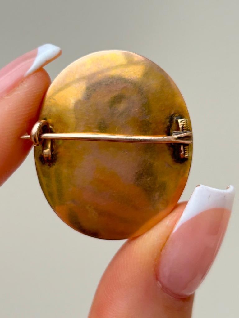 Antique Gold Large Essex Flags Brooch - 4