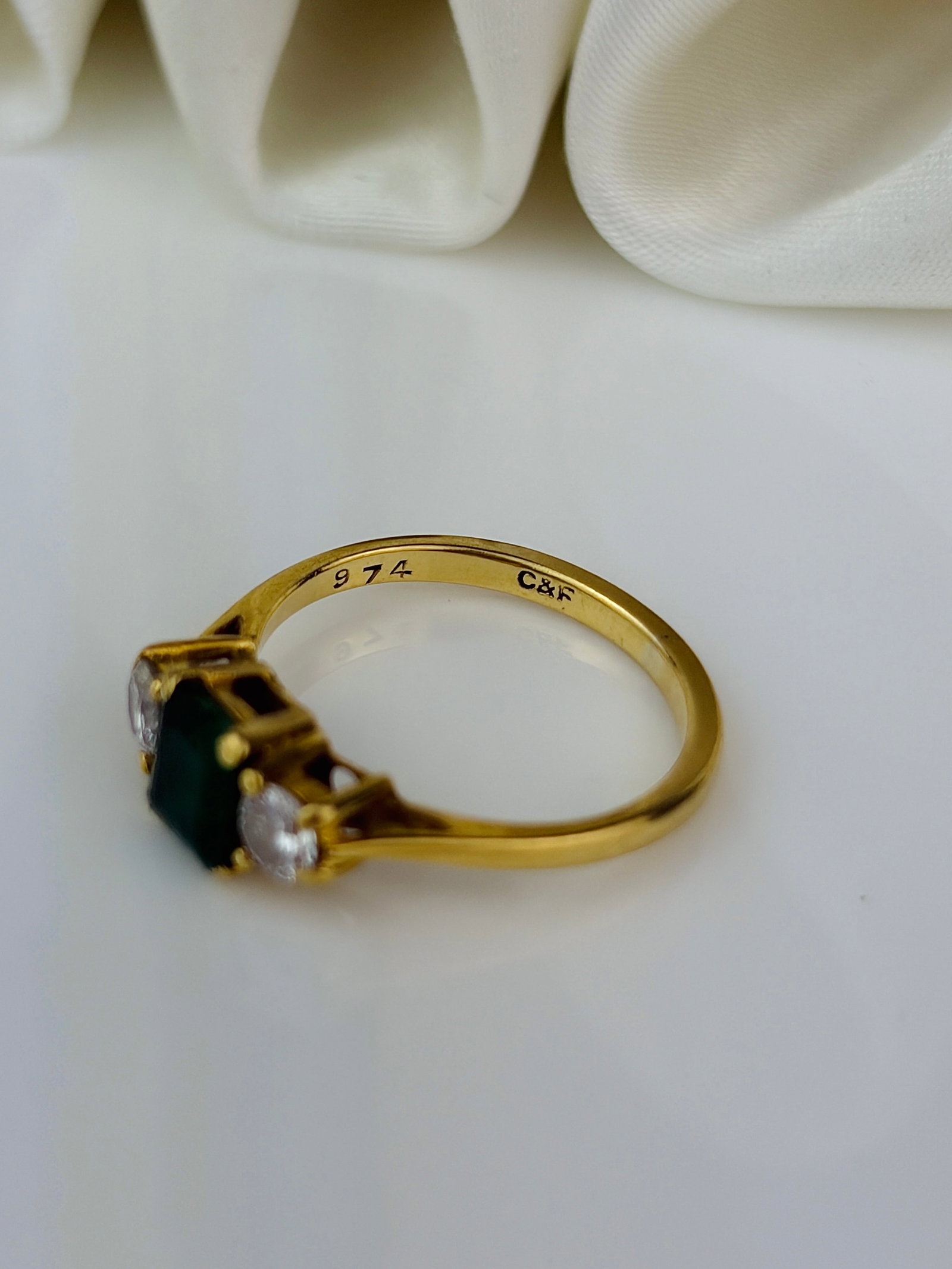 sweet 18ct yellow gold emerald and diamond 3 stone ring - 4