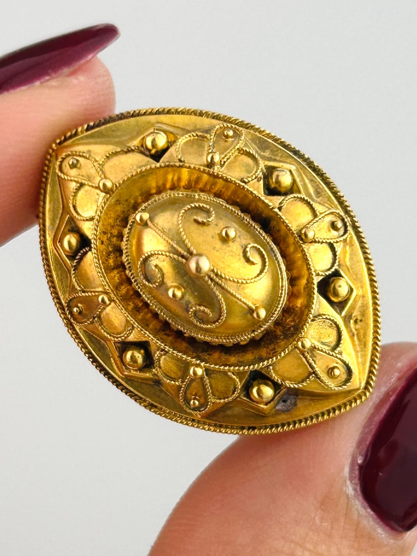 Antique Victorian 15ct Gold Etruscan Revival Brooch: Antique Victorian 15ct Gold Etruscan Revival Brooch Weight: 5g Size: 28x20mm, depth 12mm Materials:15ct gold Hallmarks: Faded stamp as shown in photo Condition: The overall condition is very