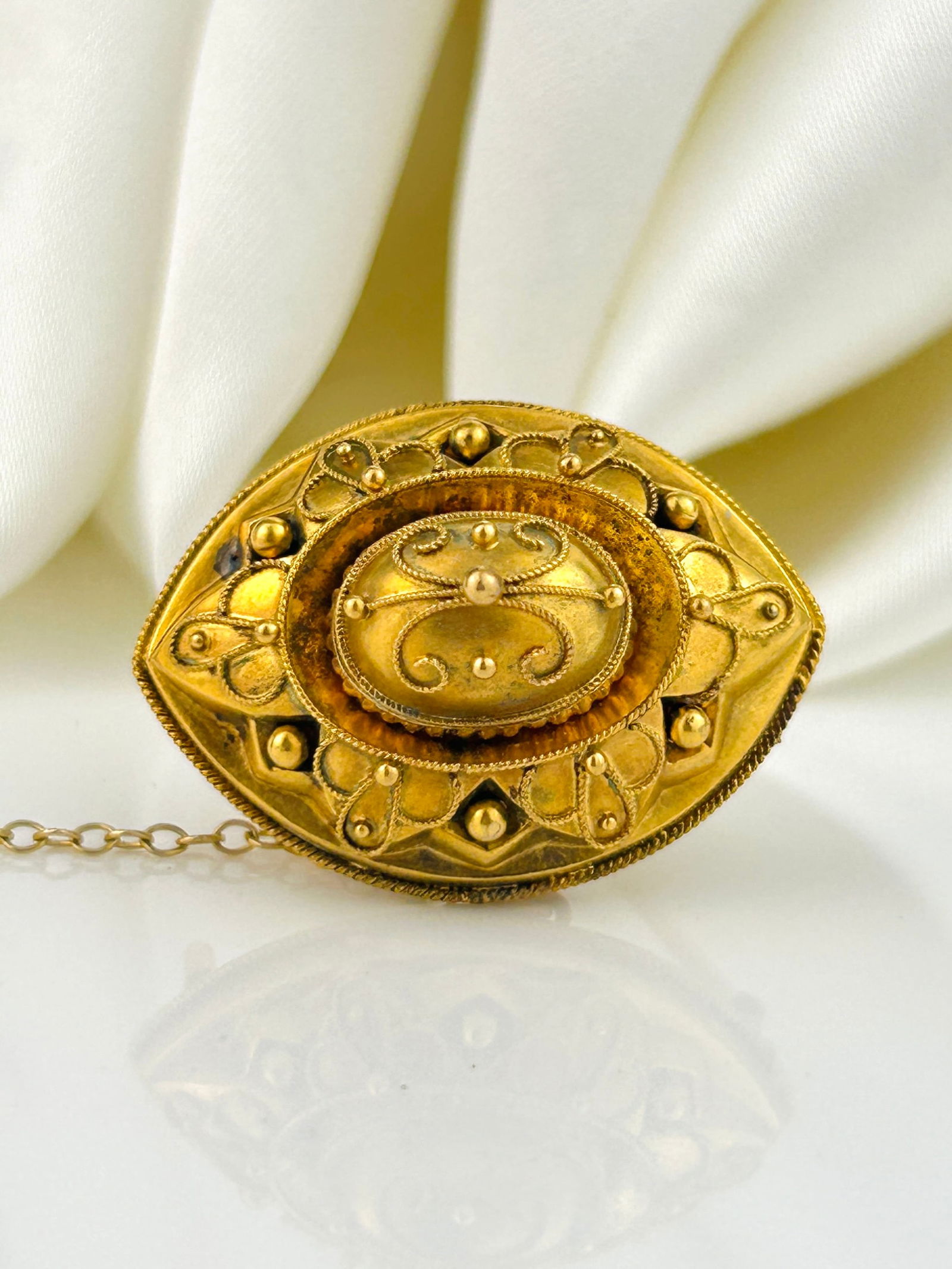 Antique Victorian 15ct Gold Etruscan Revival Brooch - 2